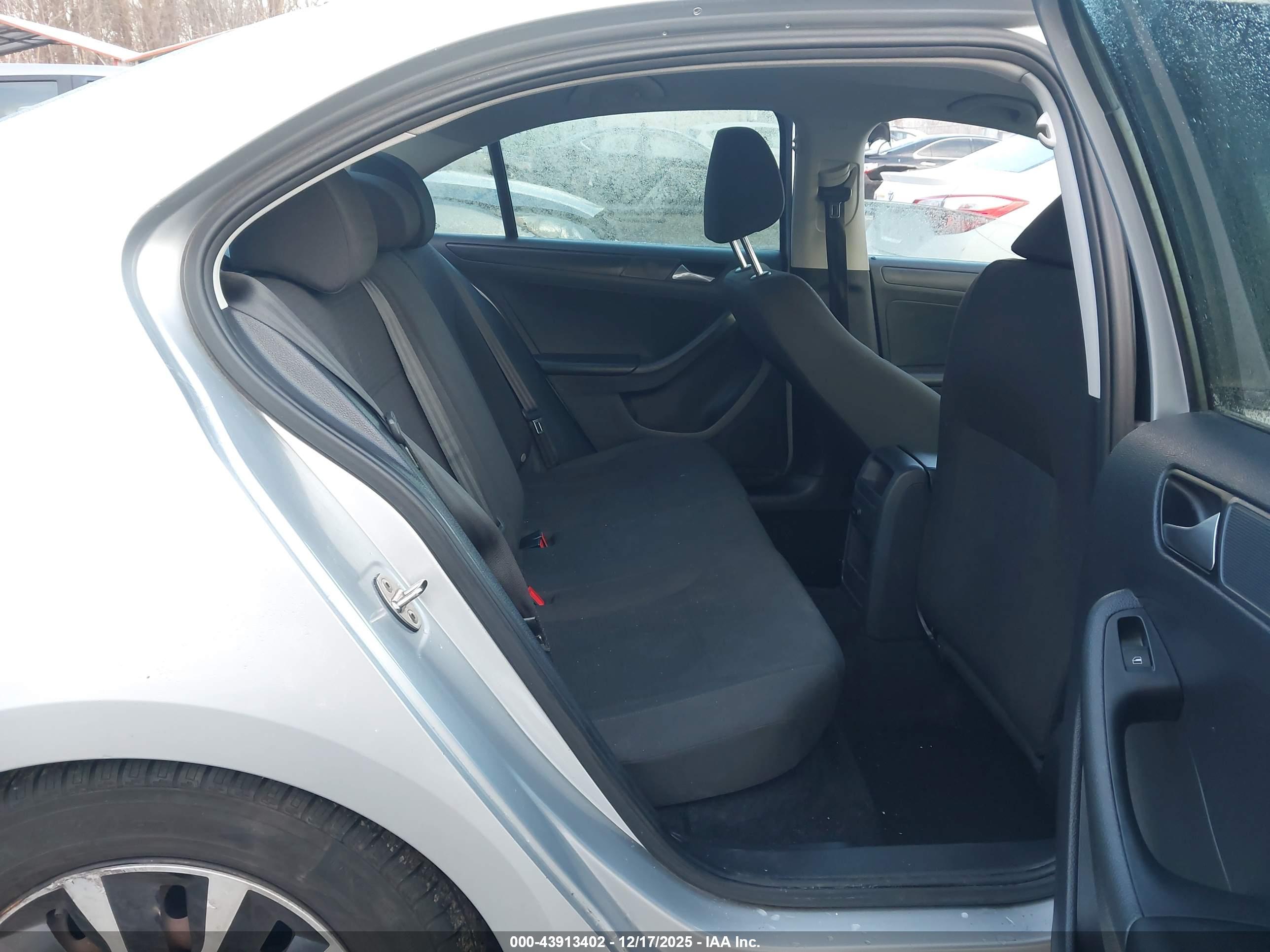 VOLKSWAGEN JETTA image 8