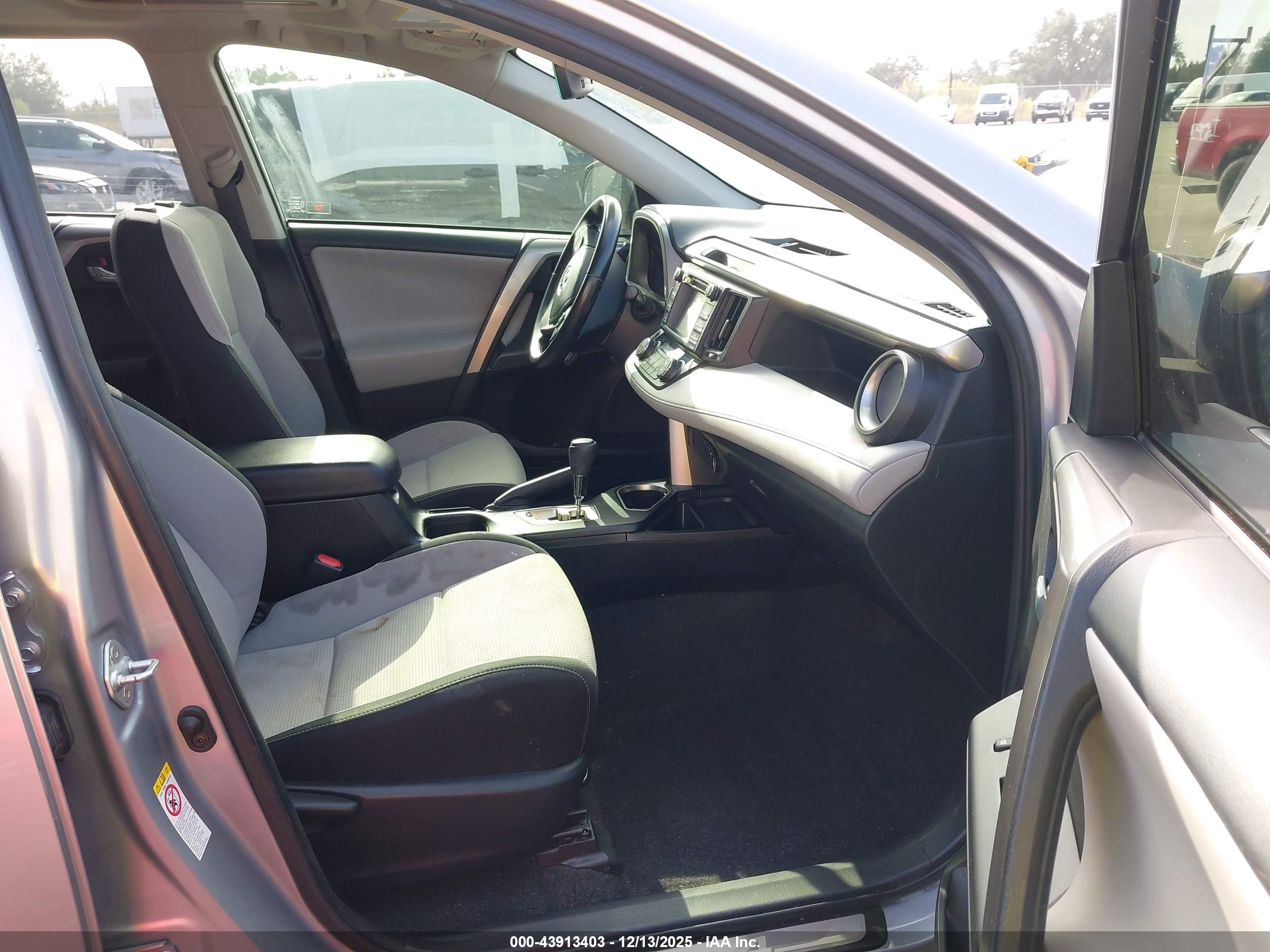 TOYOTA RAV4 image 5