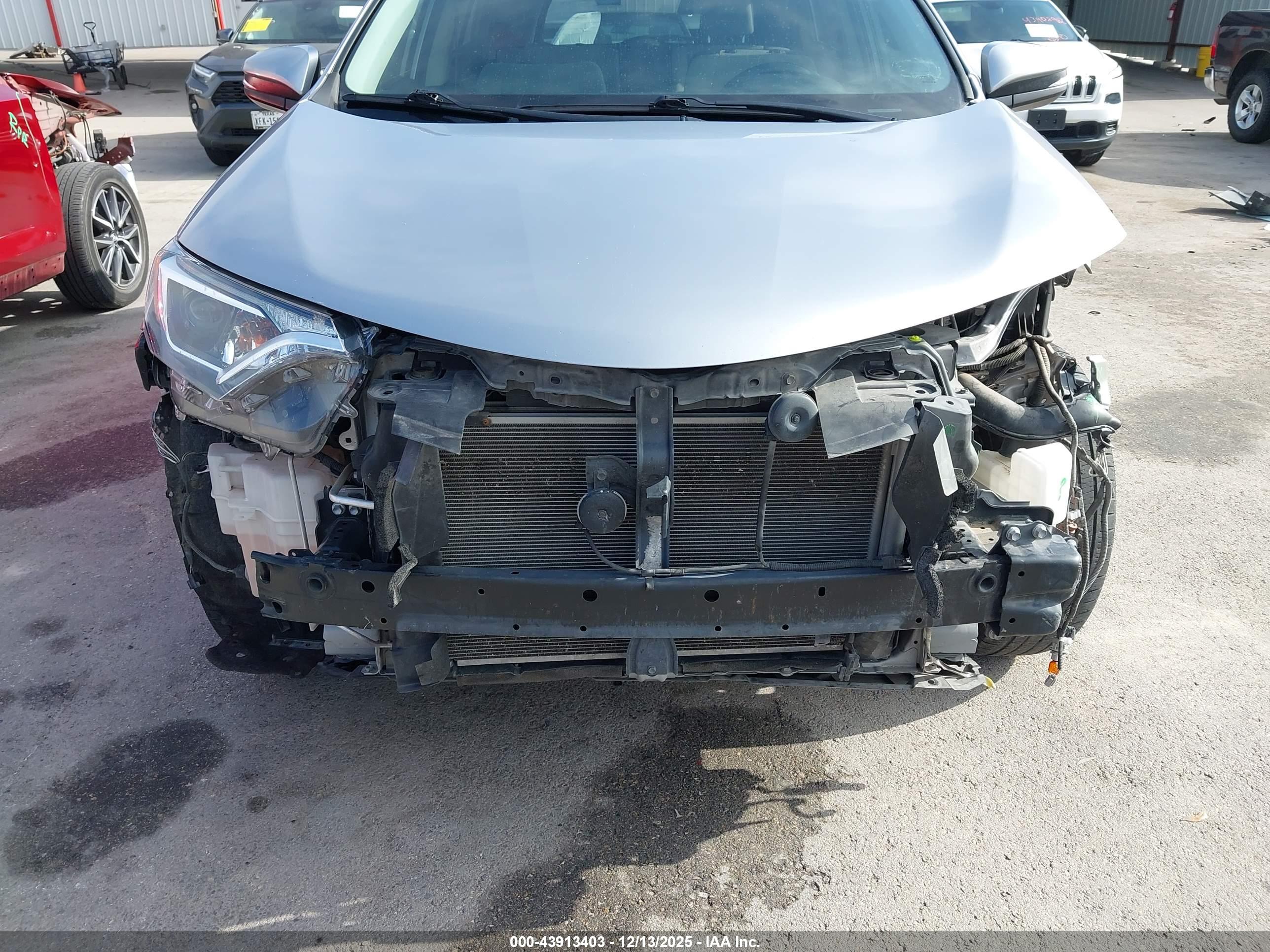 TOYOTA RAV4 image 6