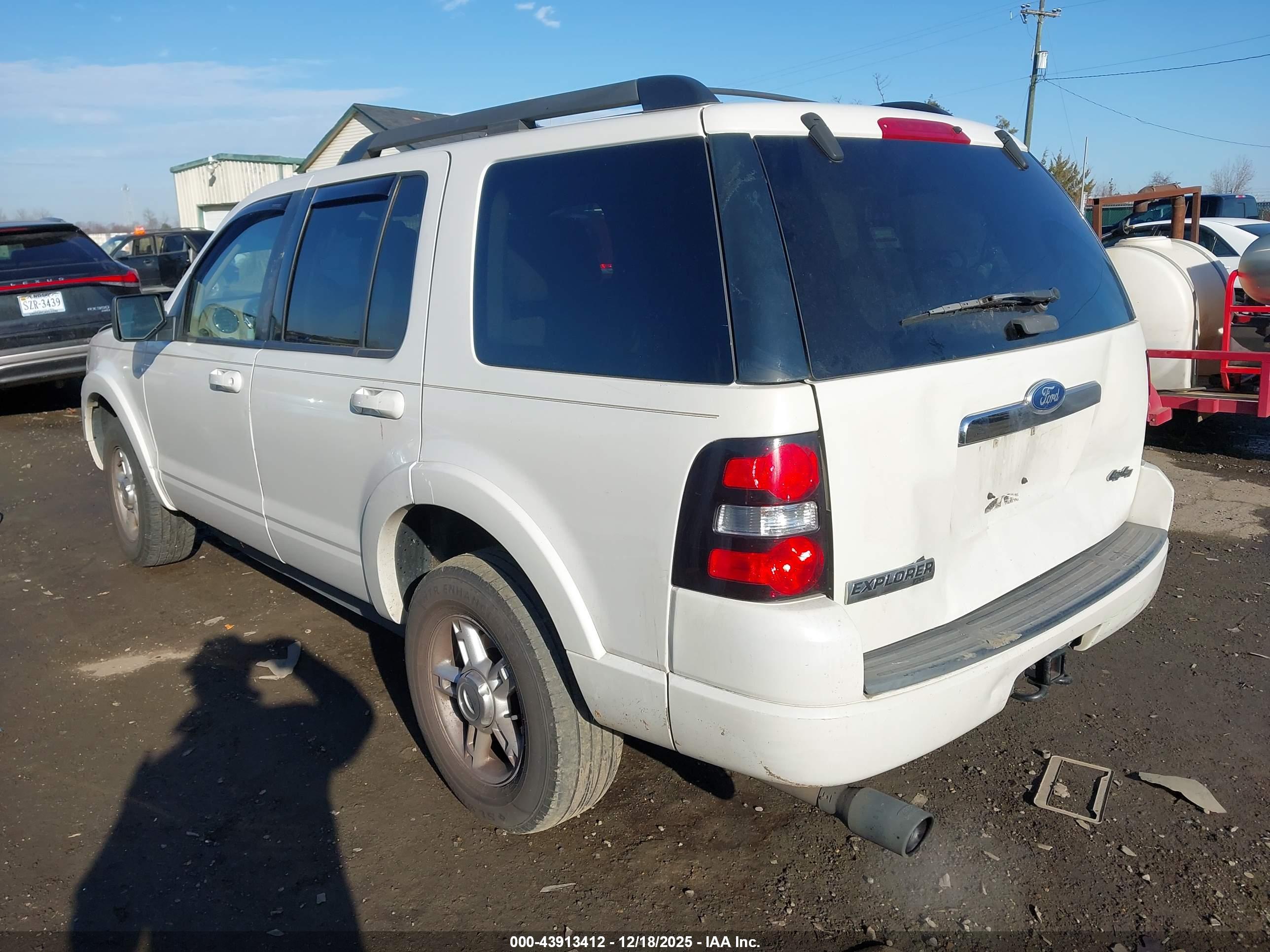 FORD EXPLORER image 3