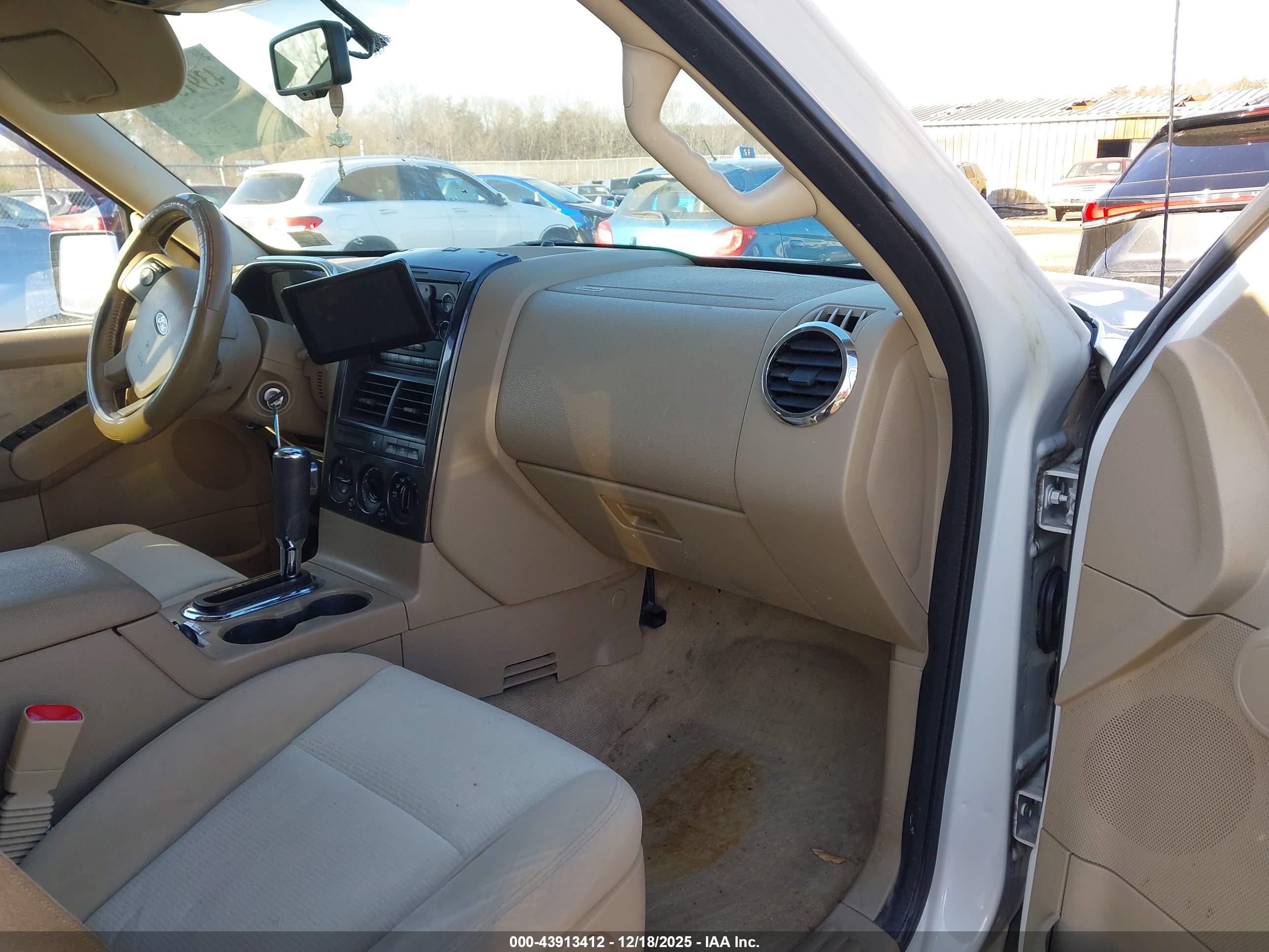 FORD EXPLORER image 5