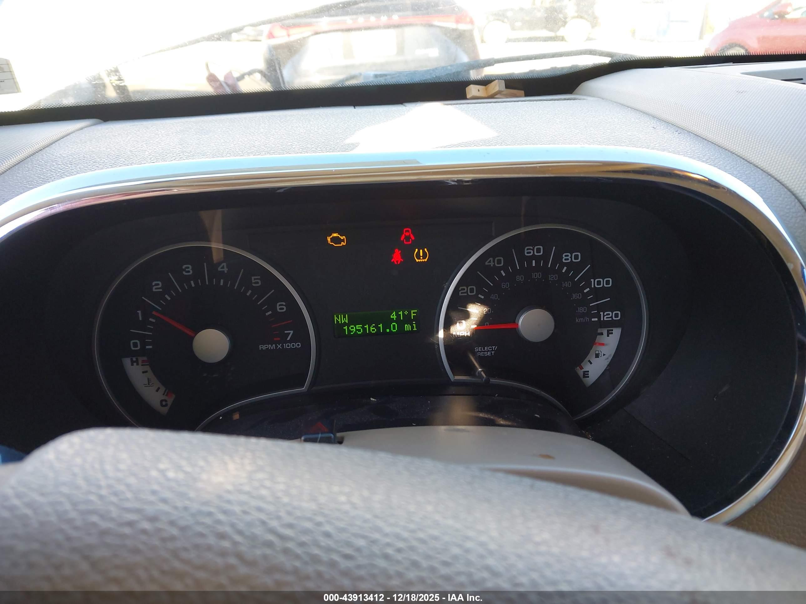 FORD EXPLORER image 7