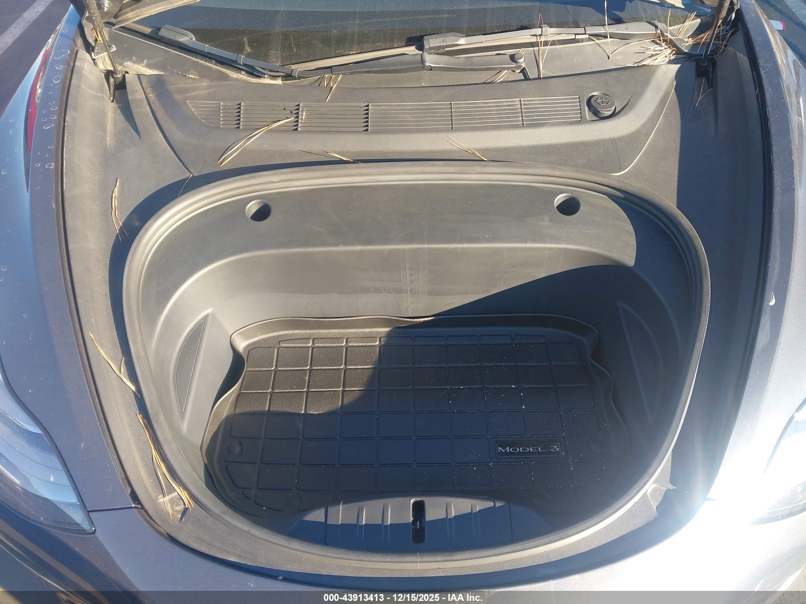TESLA MODEL image 10