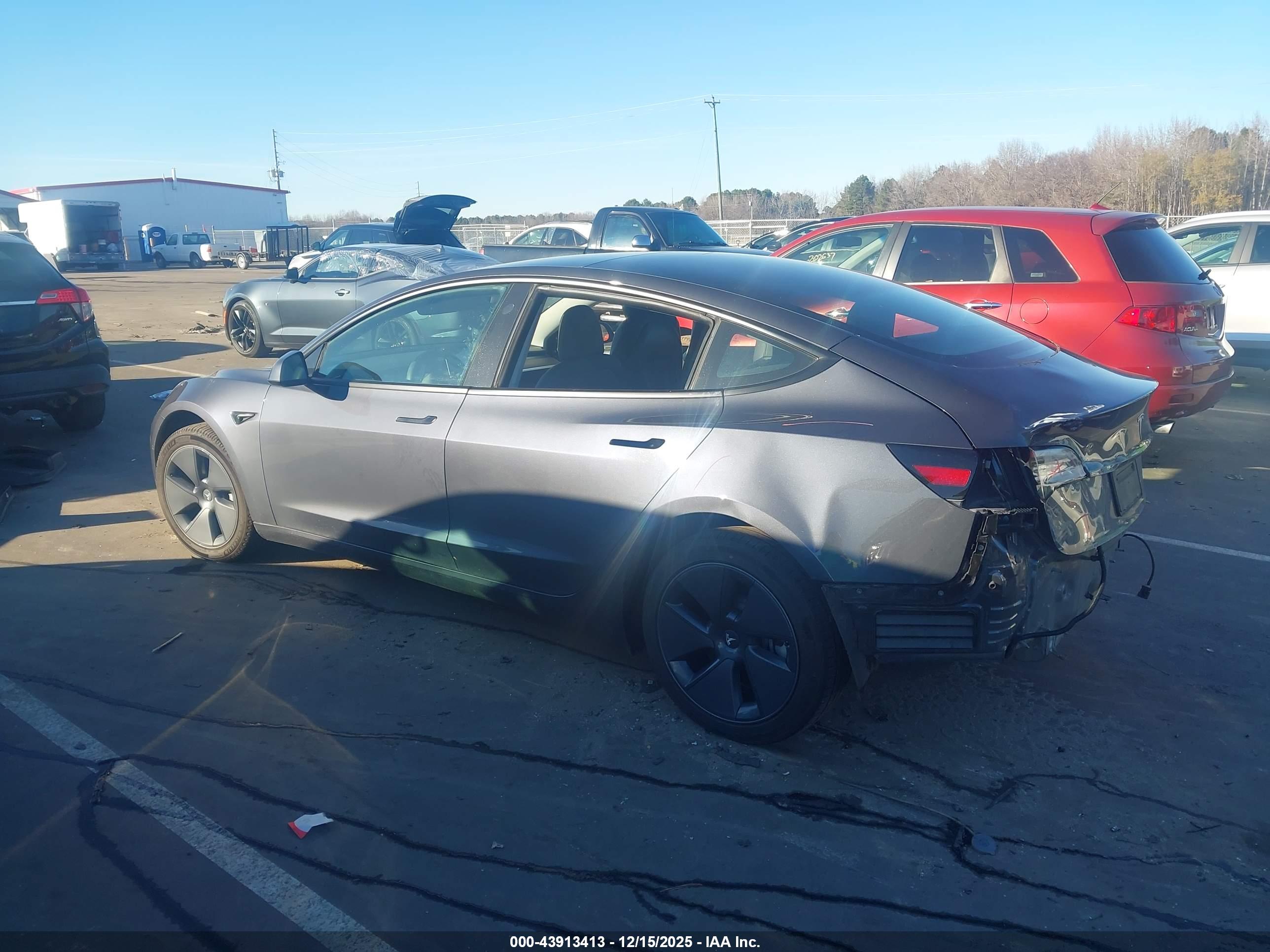 TESLA MODEL image 3