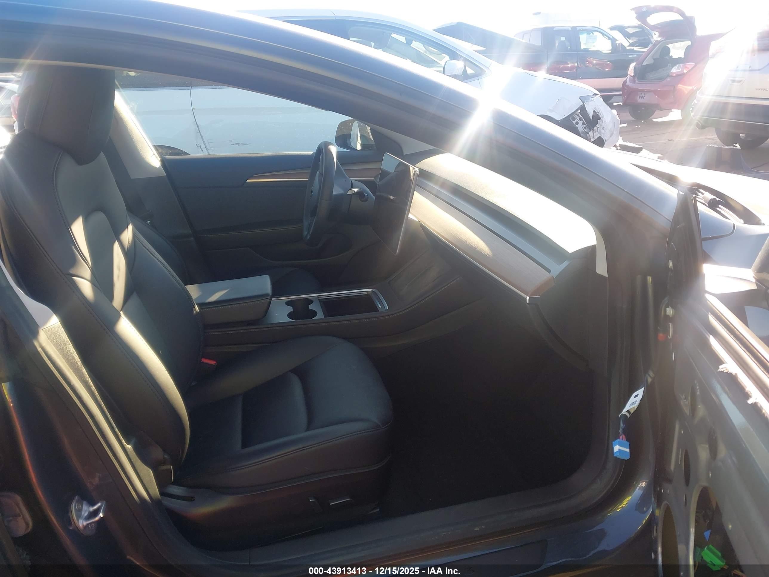 TESLA MODEL image 5