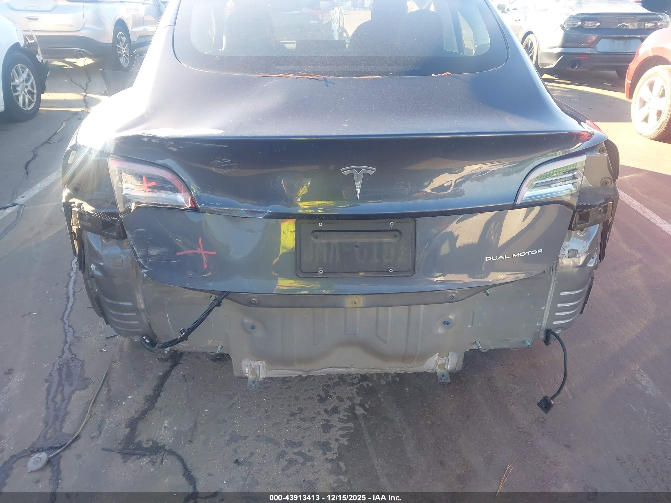TESLA MODEL image 6