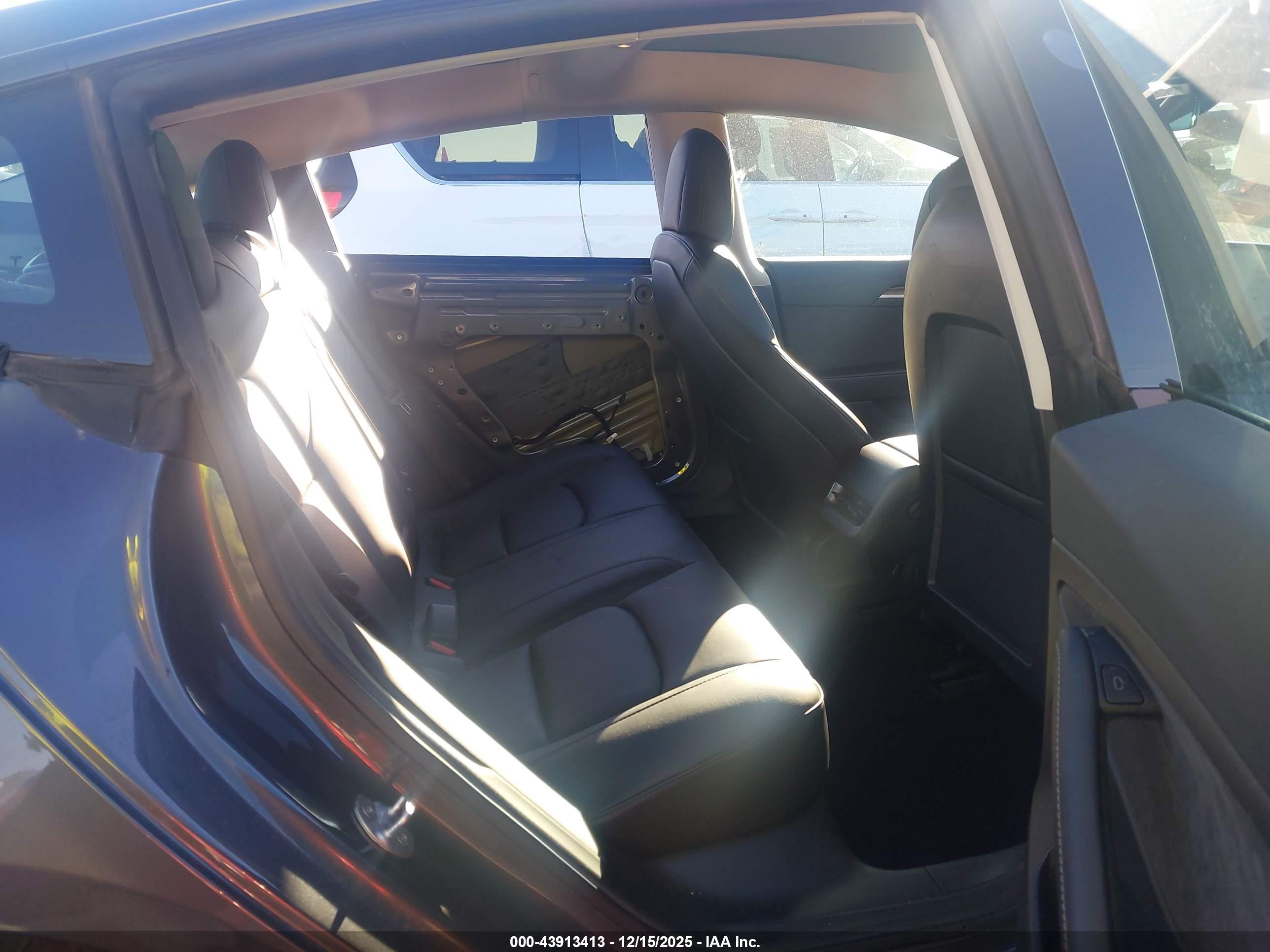 TESLA MODEL image 8