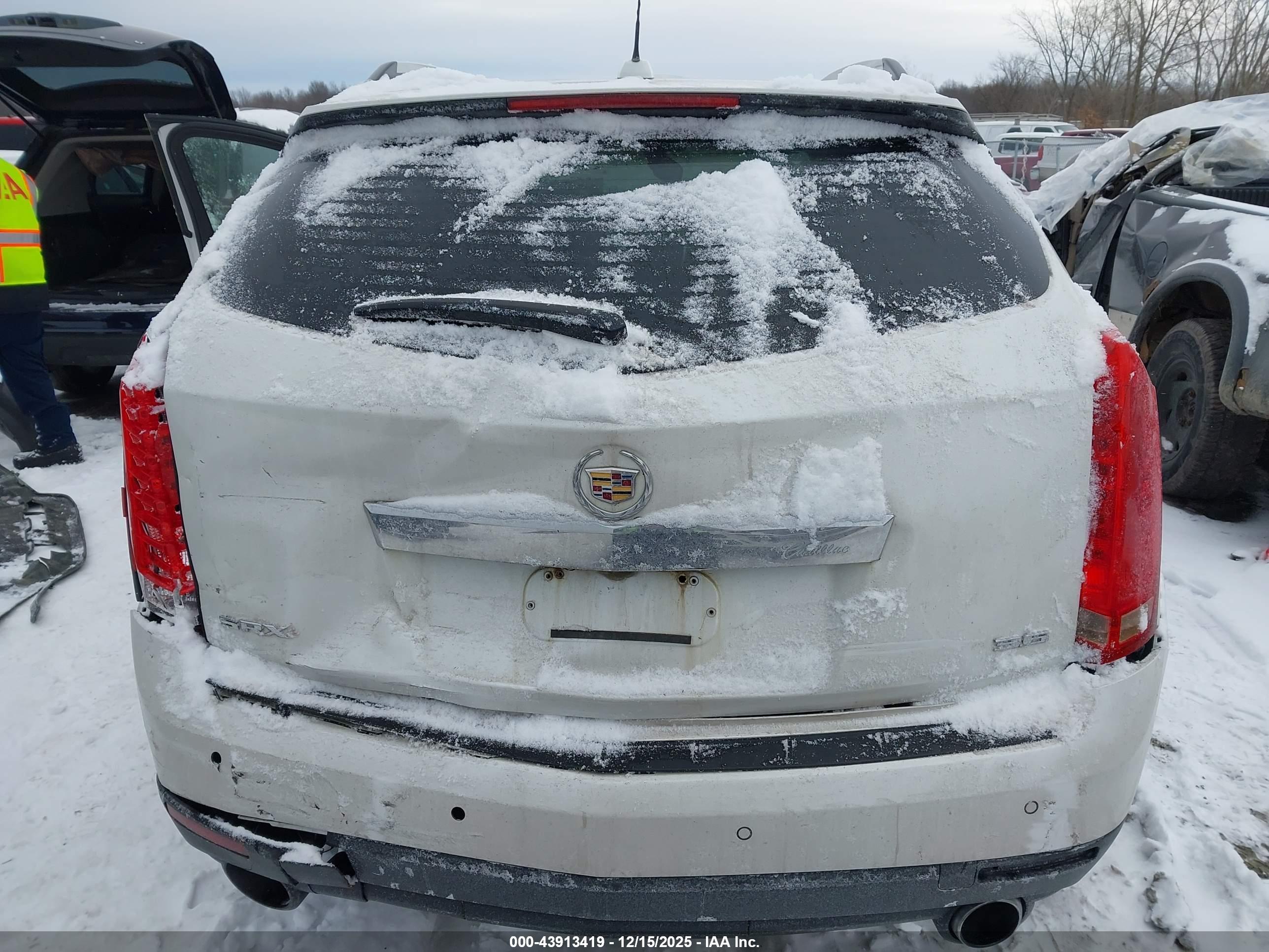 CADILLAC SRX image 6