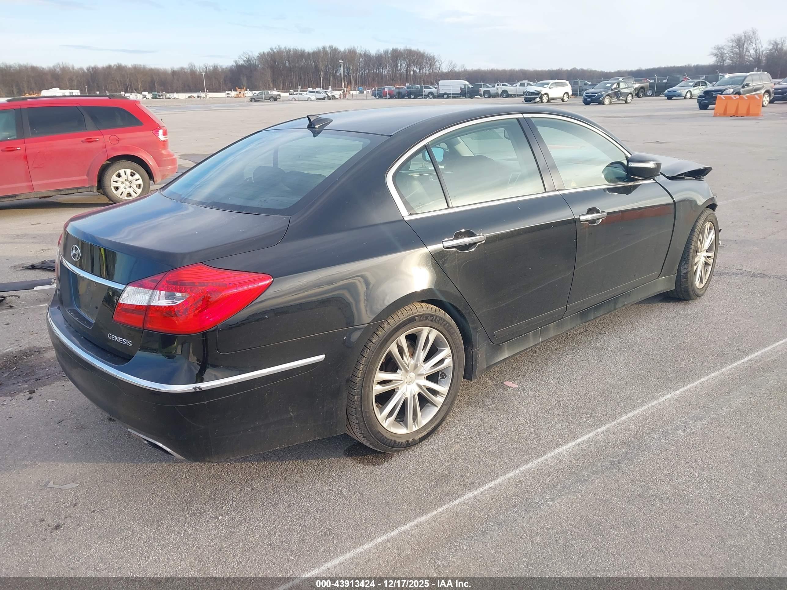 HYUNDAI GENESIS image 4