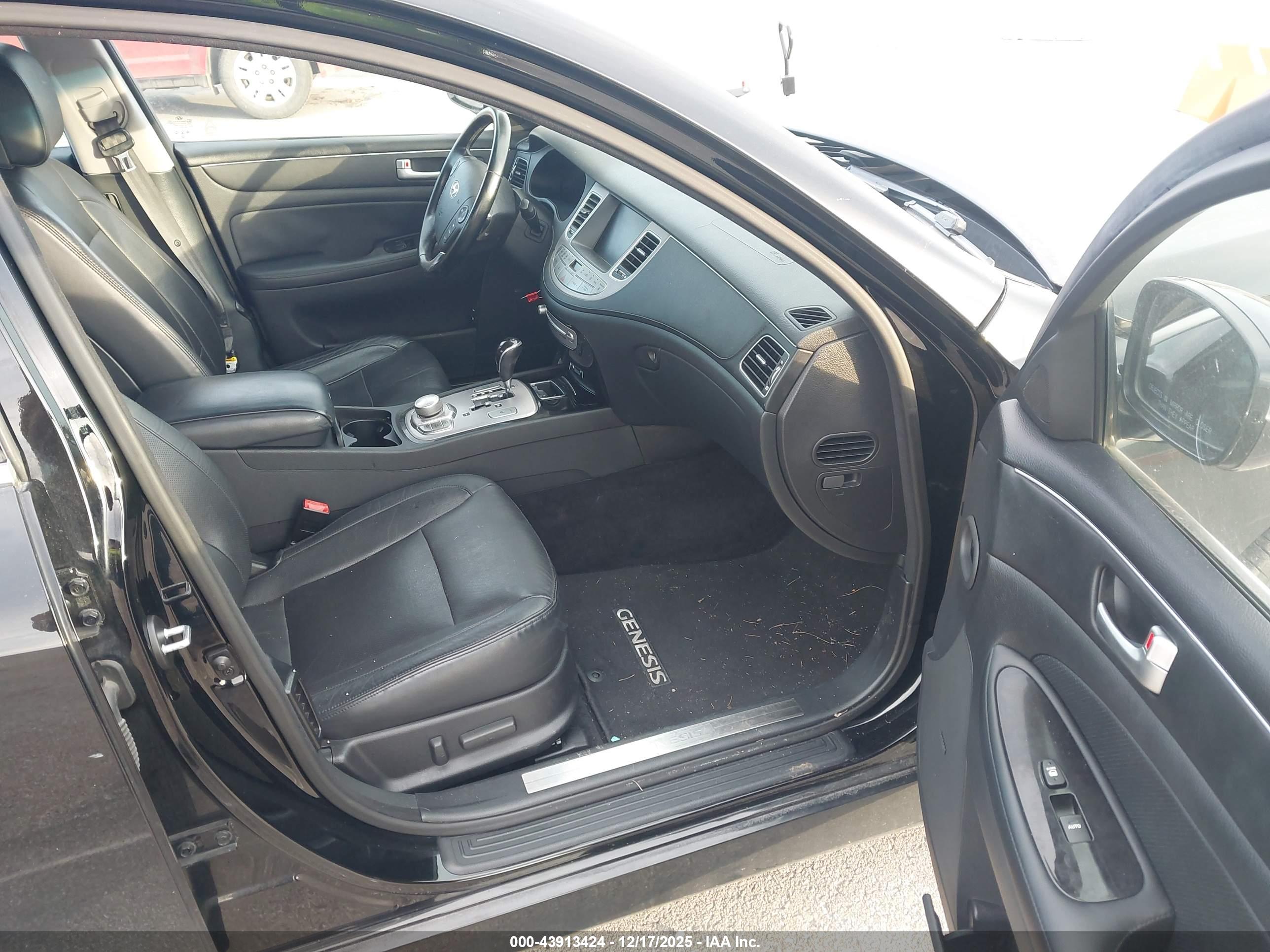 HYUNDAI GENESIS image 5