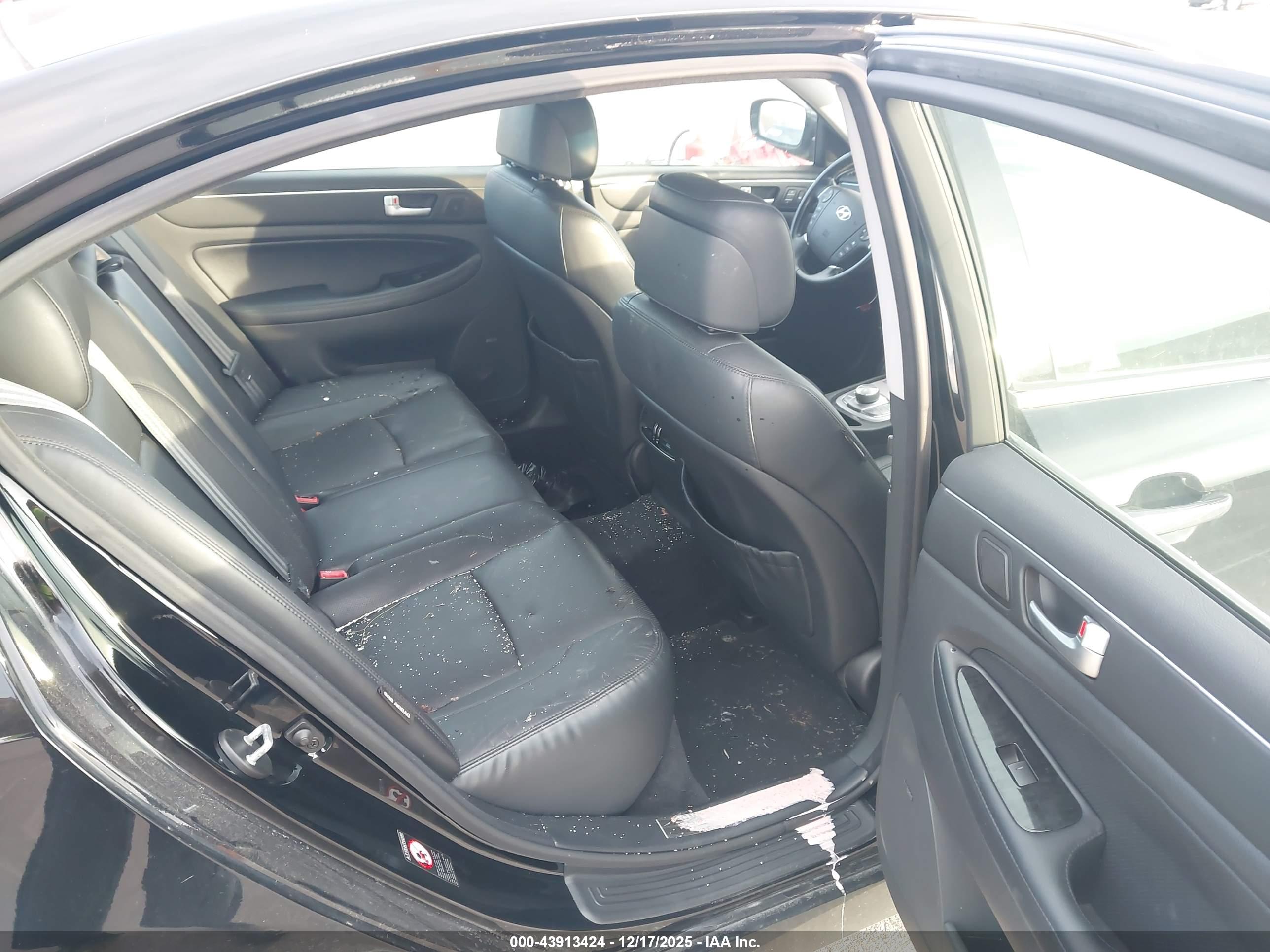 HYUNDAI GENESIS image 8