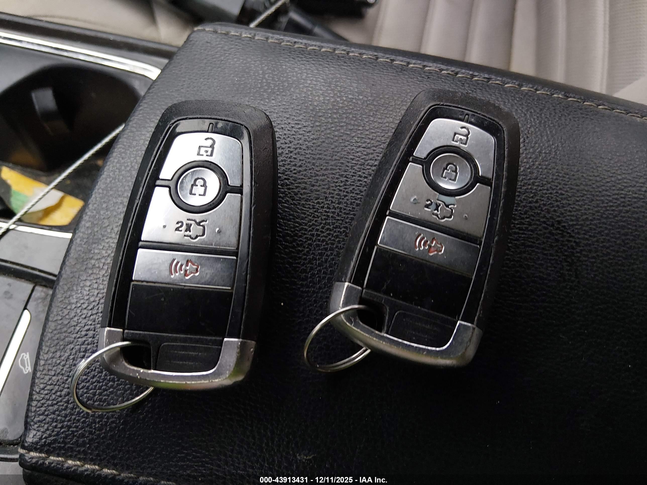 FORD FUSION image 11