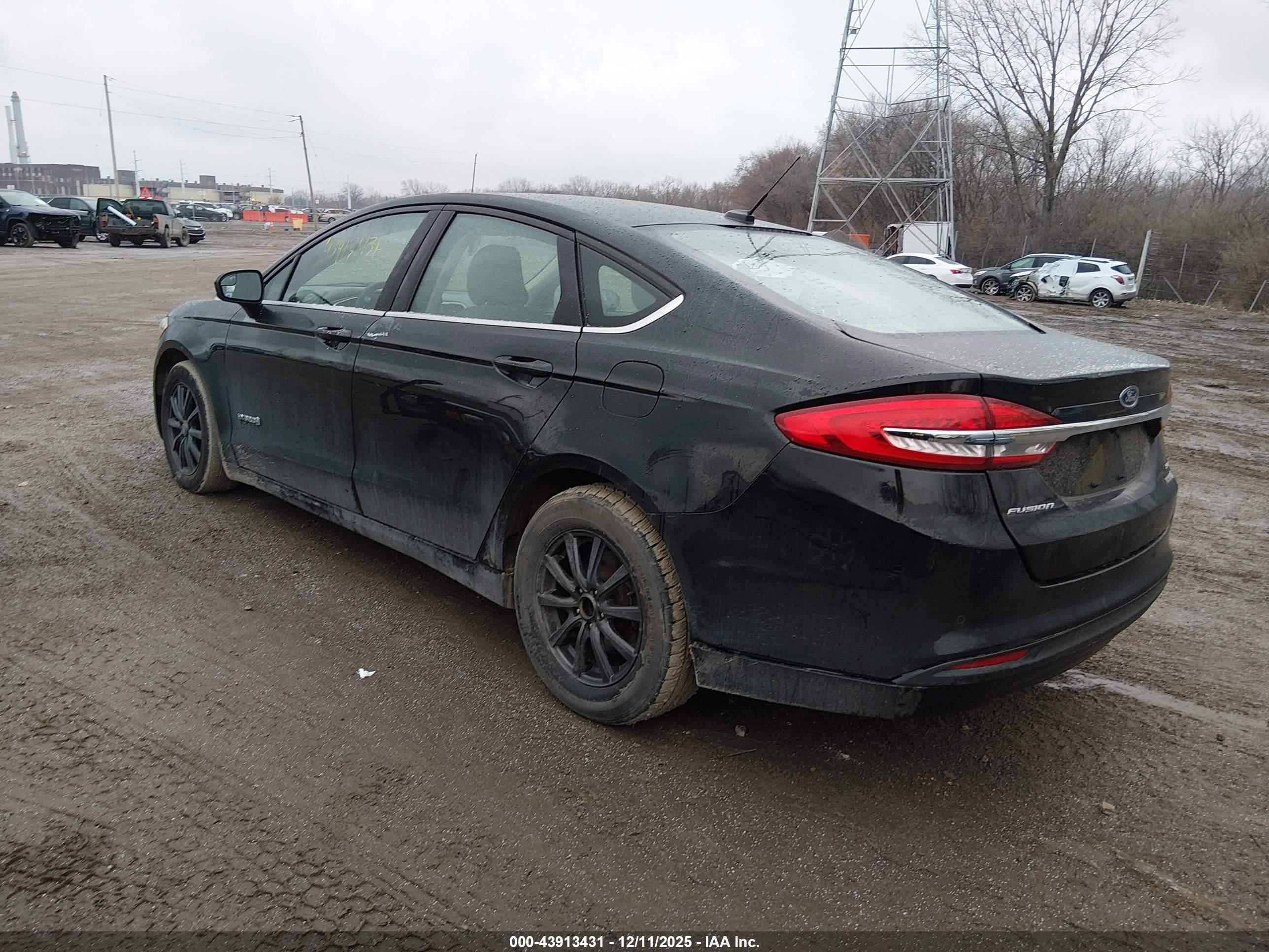 FORD FUSION image 3