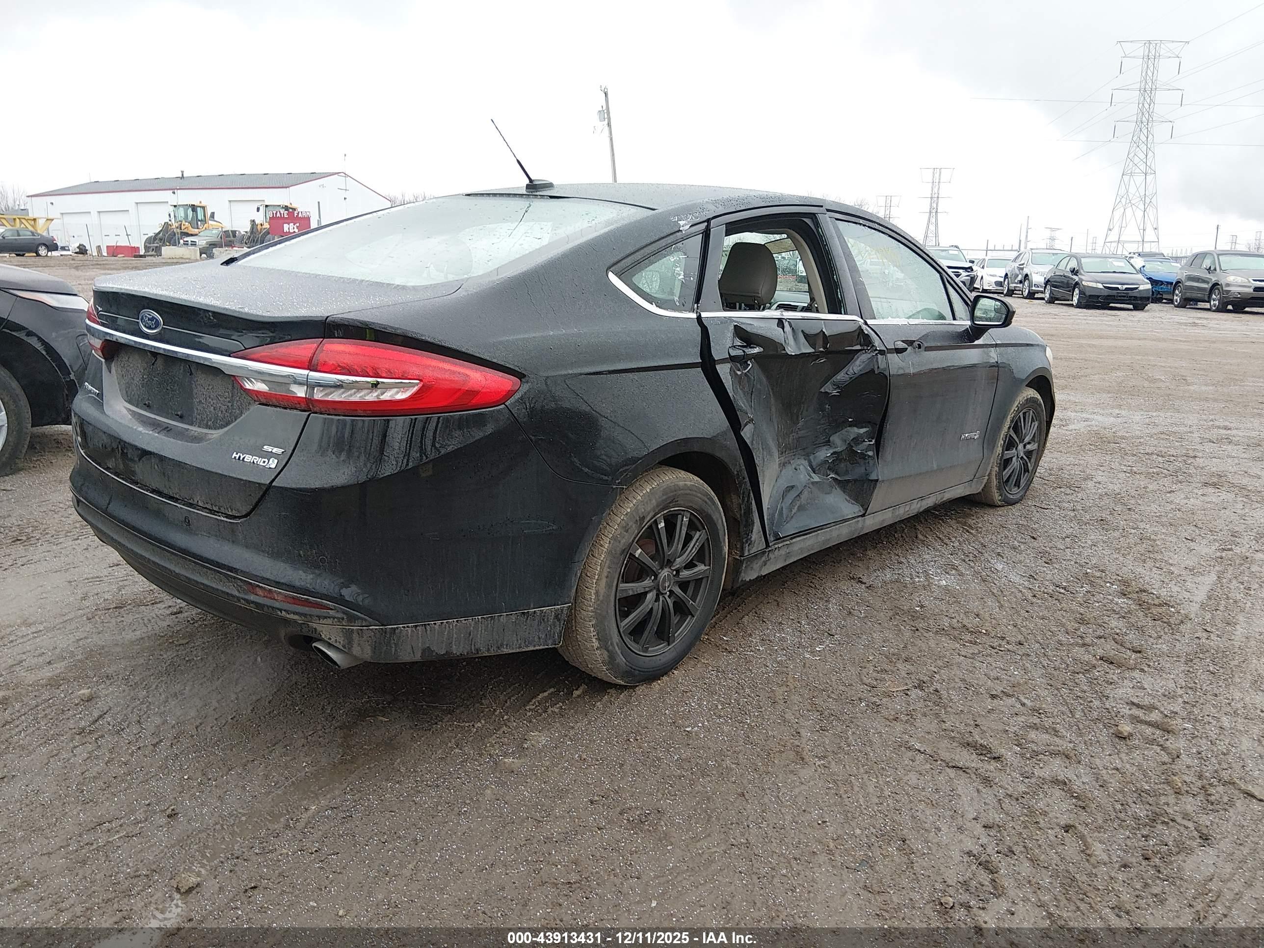 FORD FUSION image 4