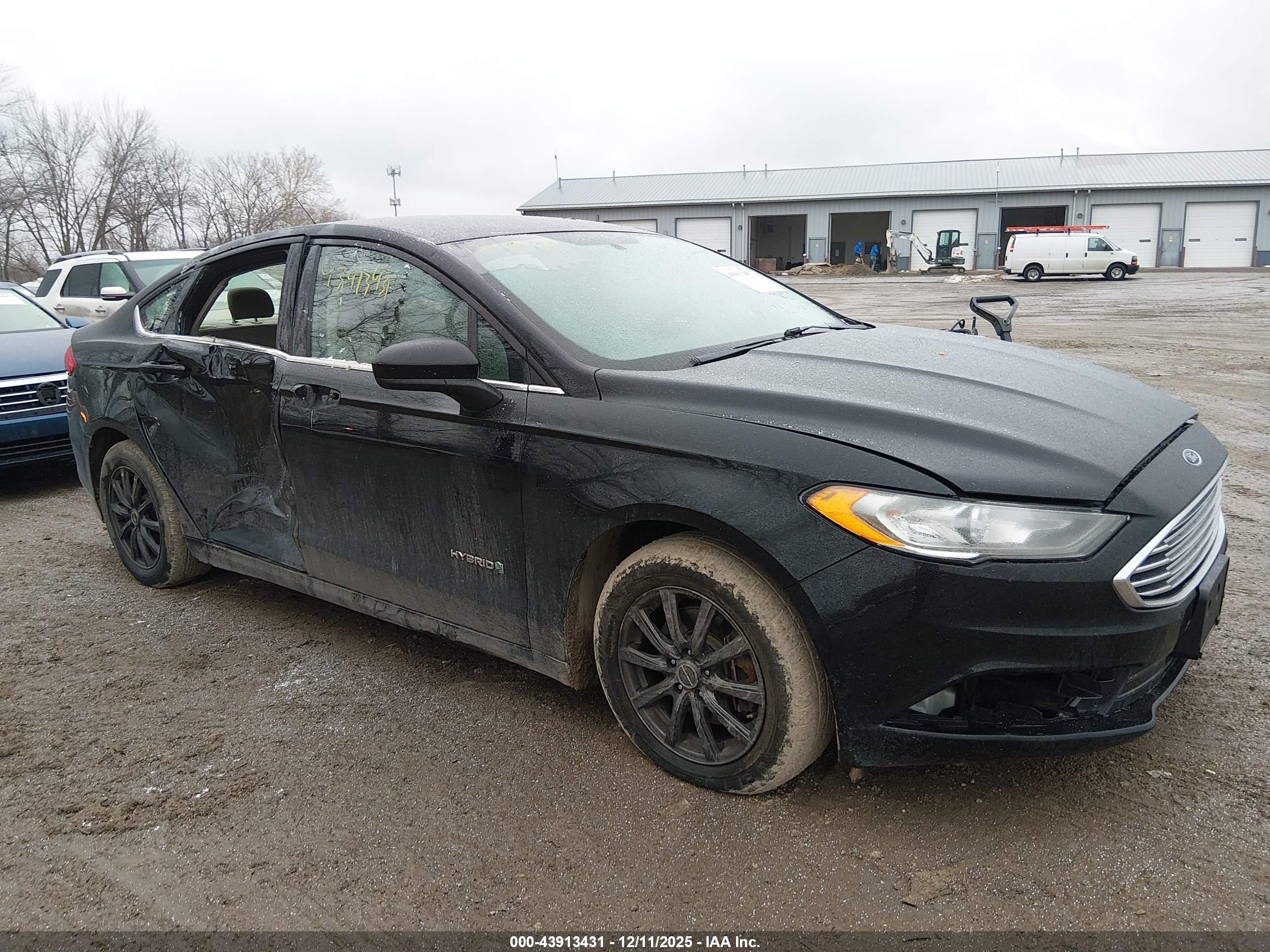 FORD FUSION image 6