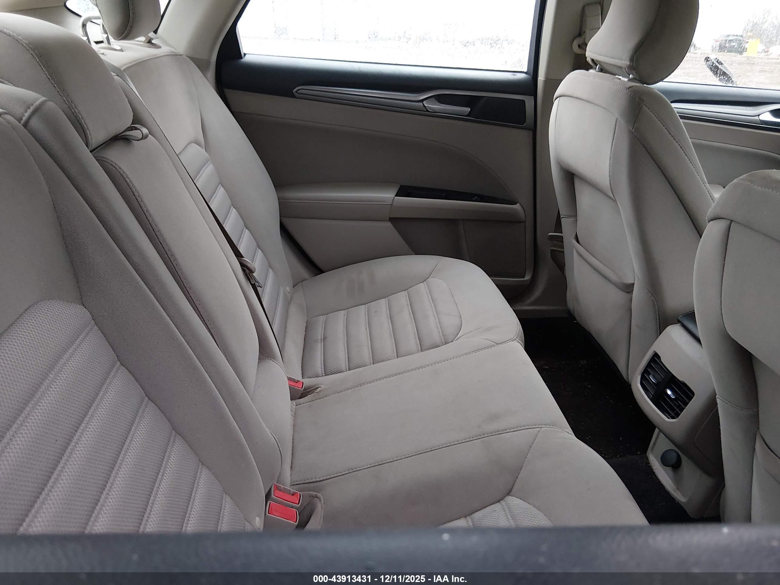 FORD FUSION image 8