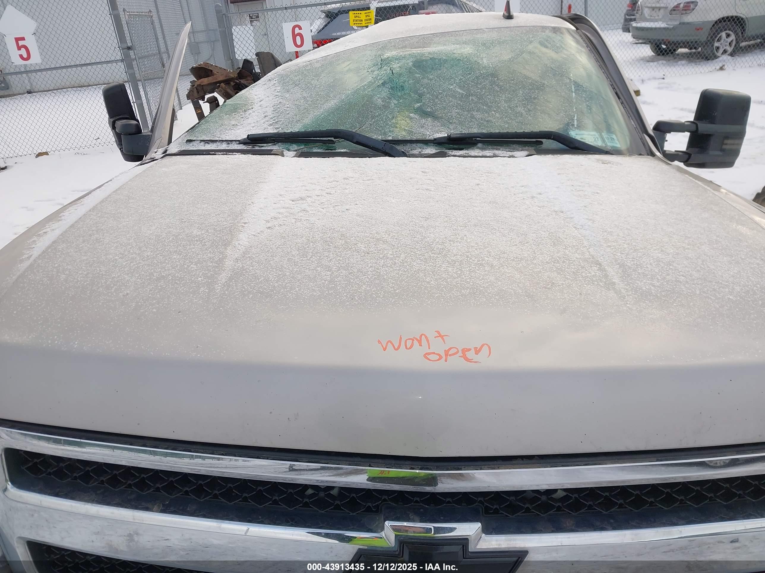 CHEVROLET SILVERADO image 10