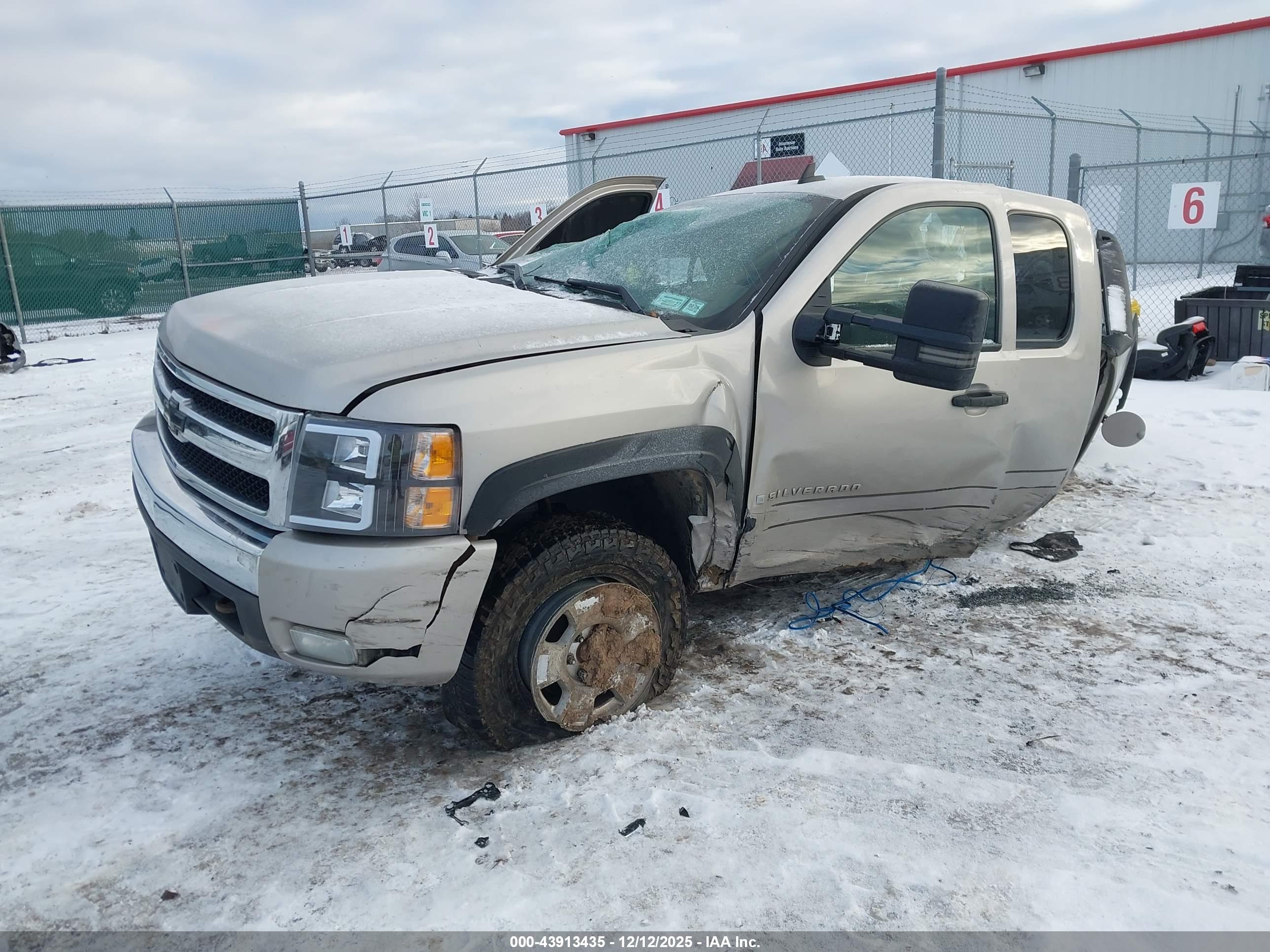 CHEVROLET SILVERADO image 2