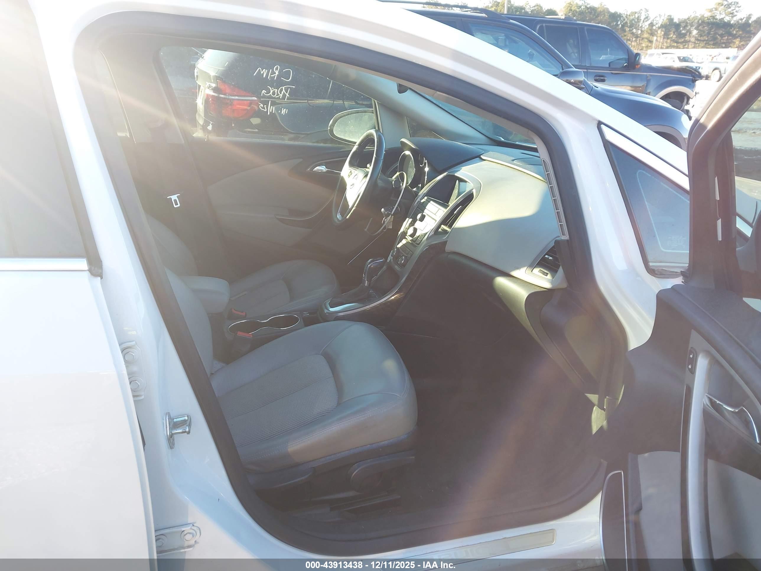BUICK VERANO image 5
