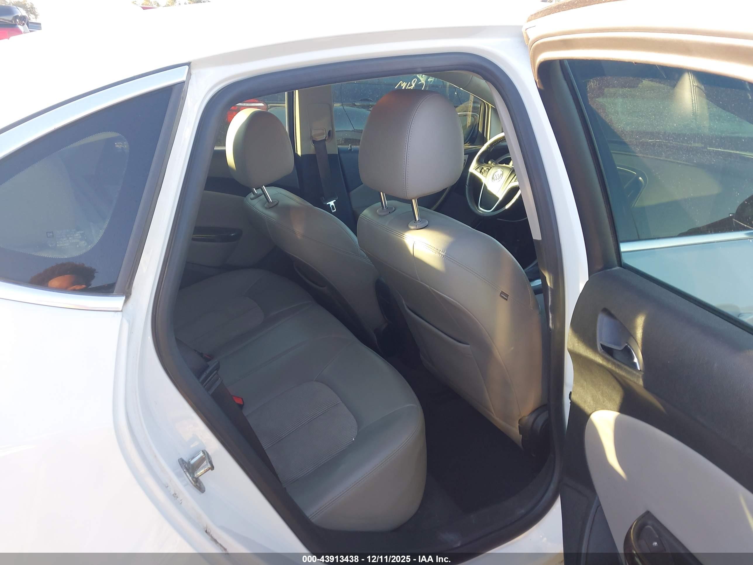 BUICK VERANO image 8