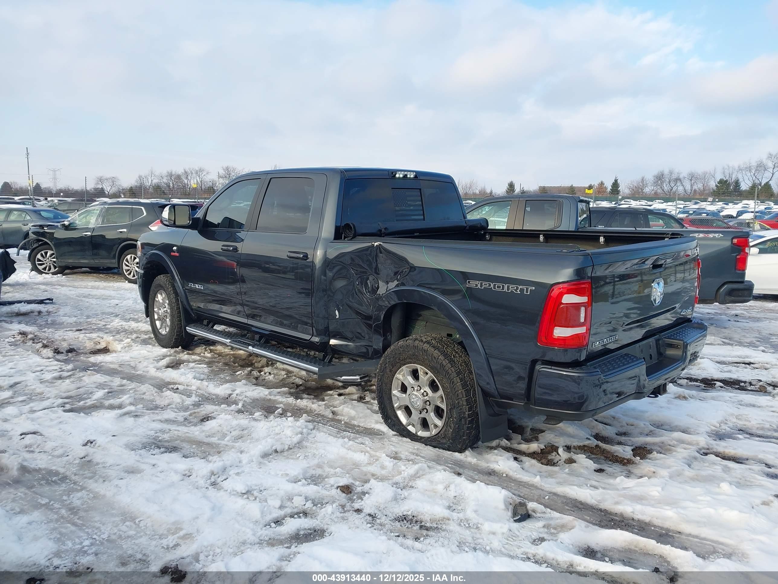 RAM 2500 image 3