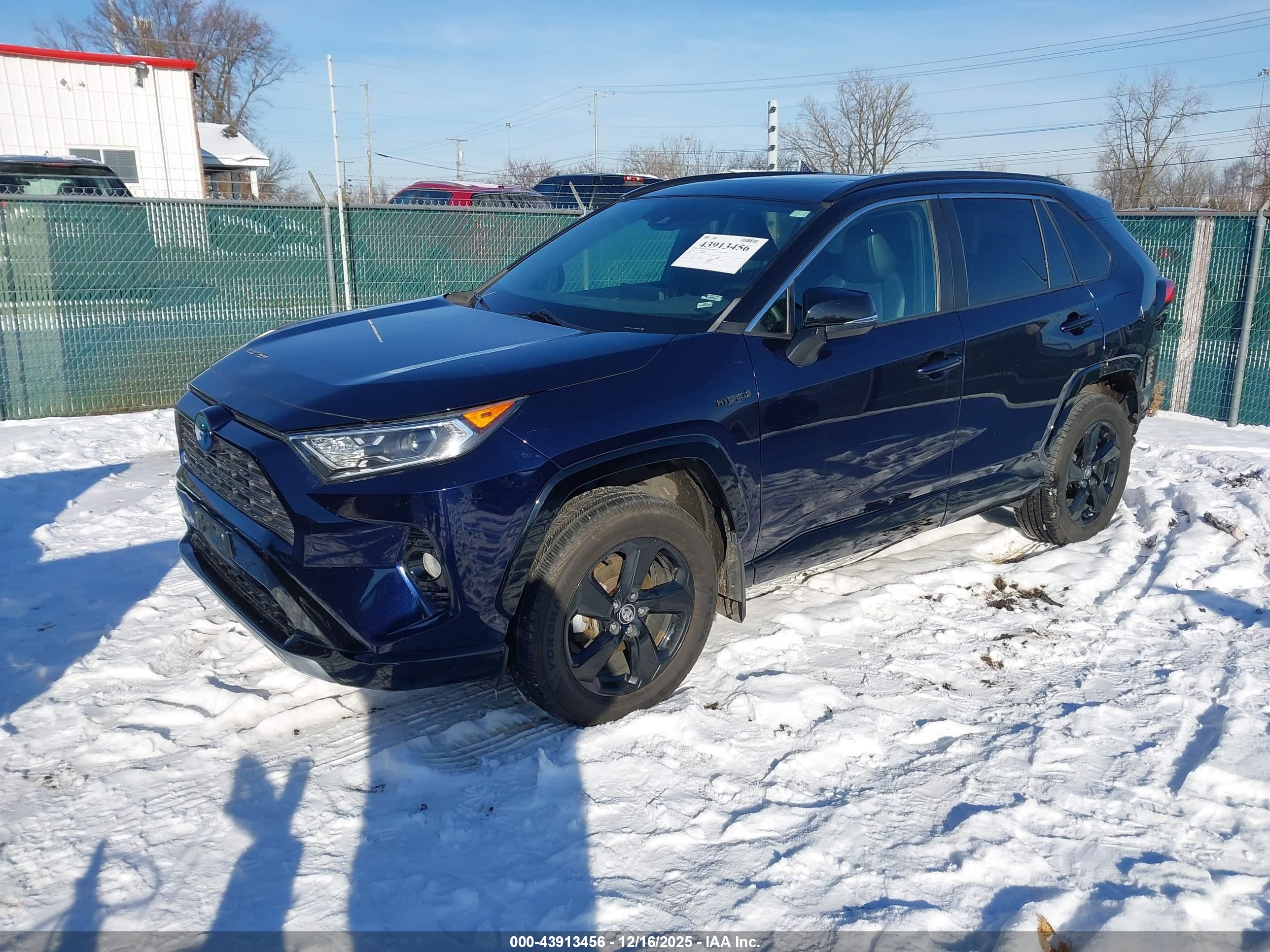 TOYOTA RAV4 image 2