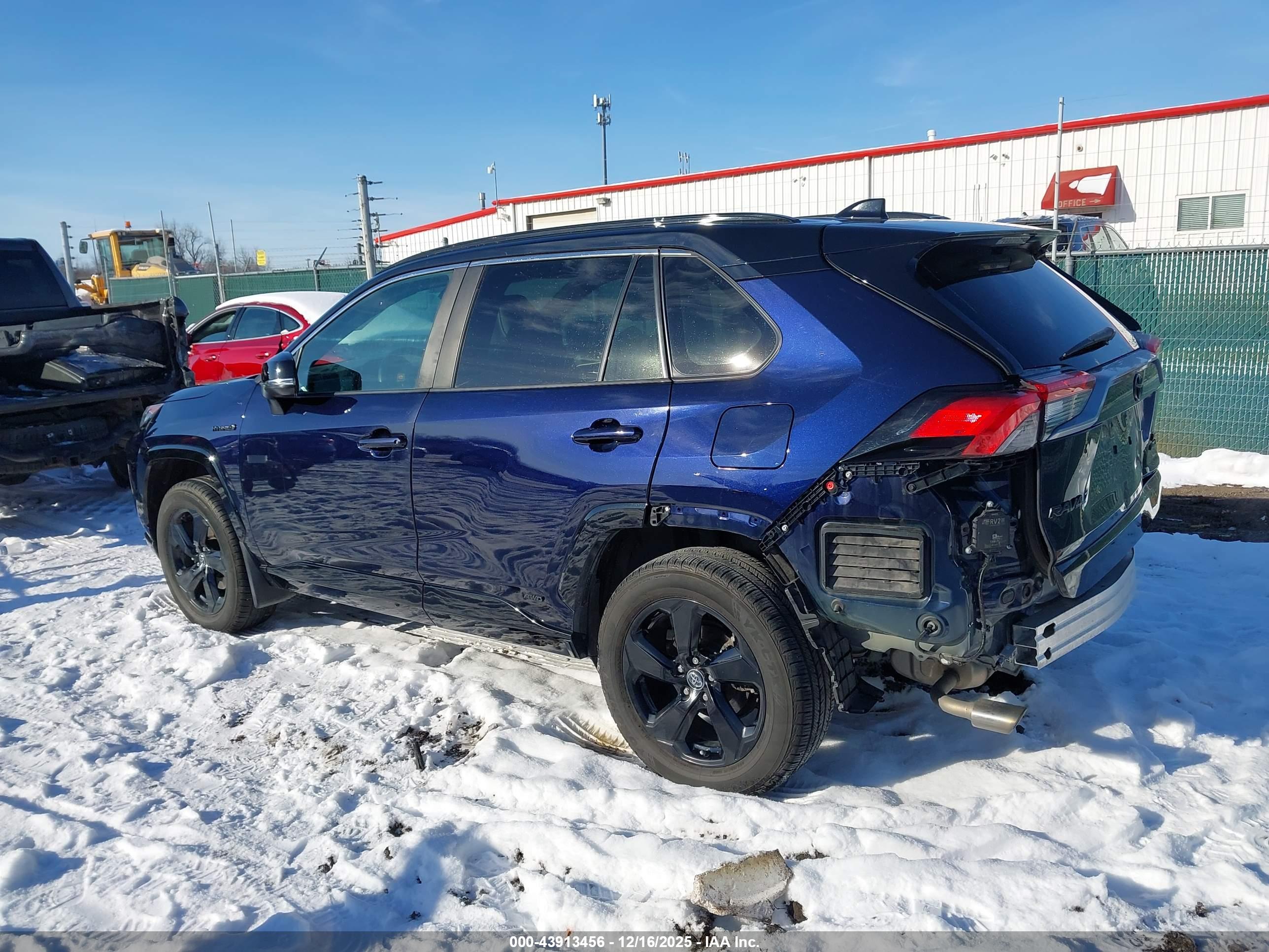 TOYOTA RAV4 image 3