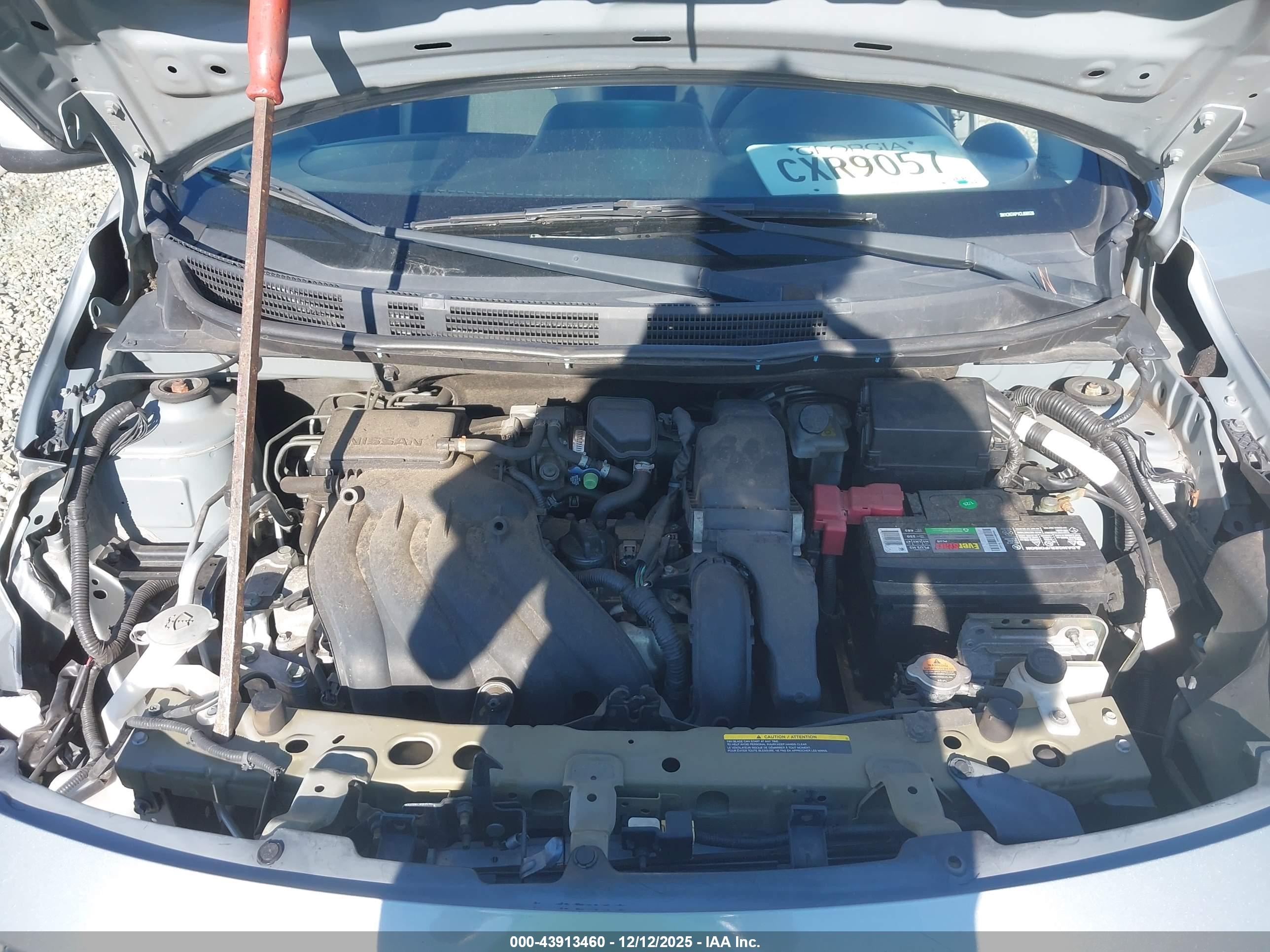 NISSAN VERSA image 10