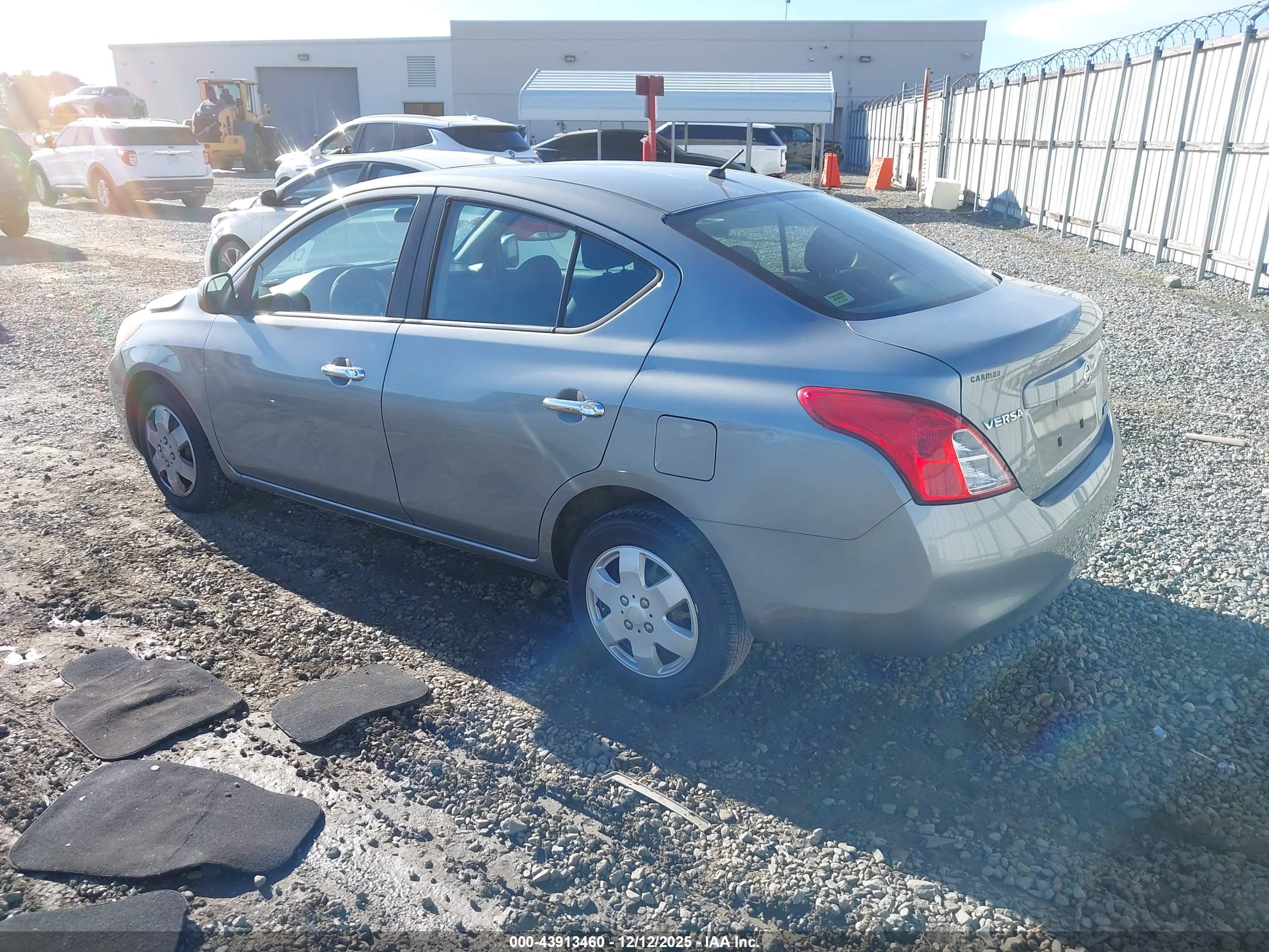 NISSAN VERSA image 3