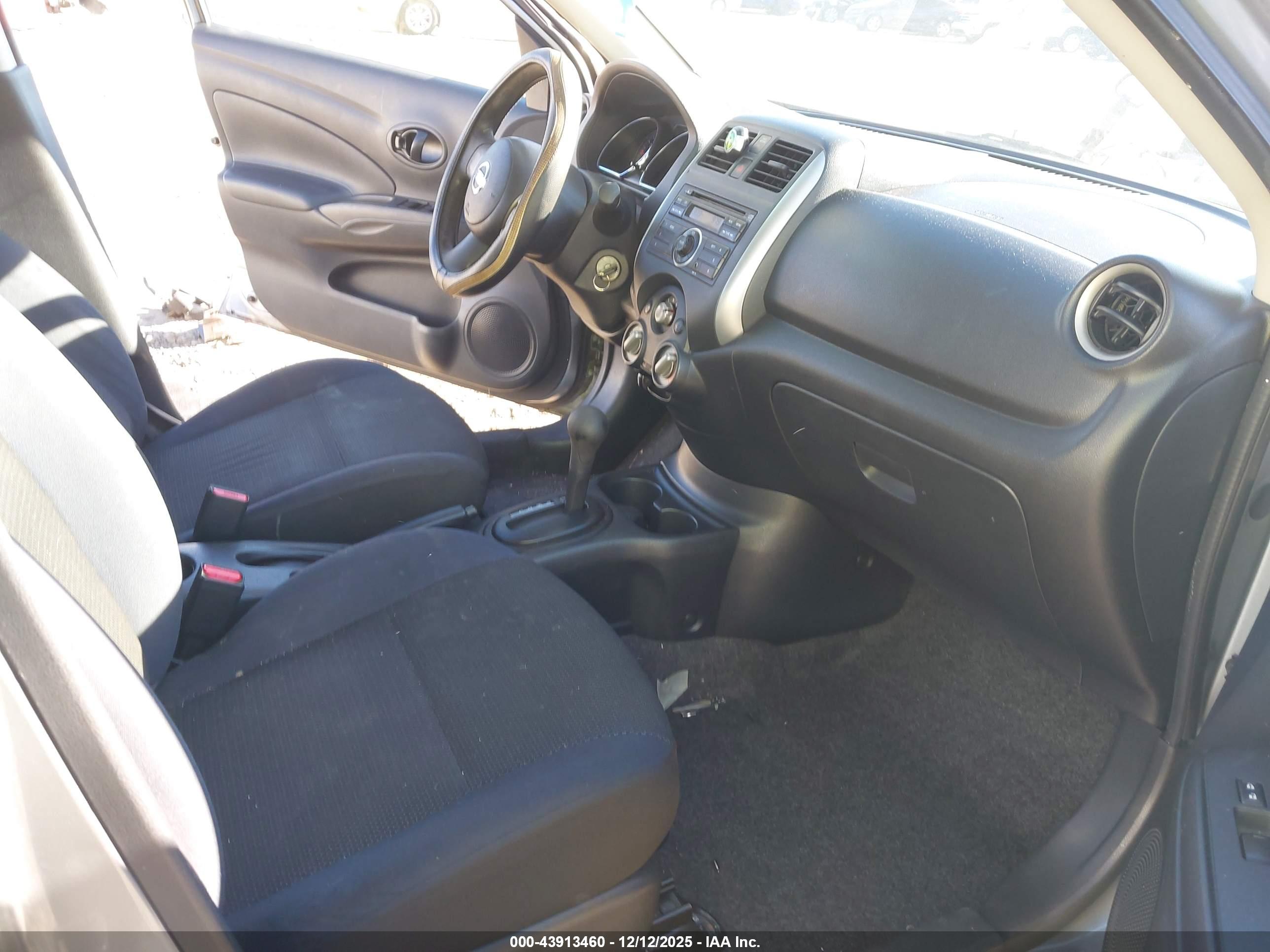 NISSAN VERSA image 5