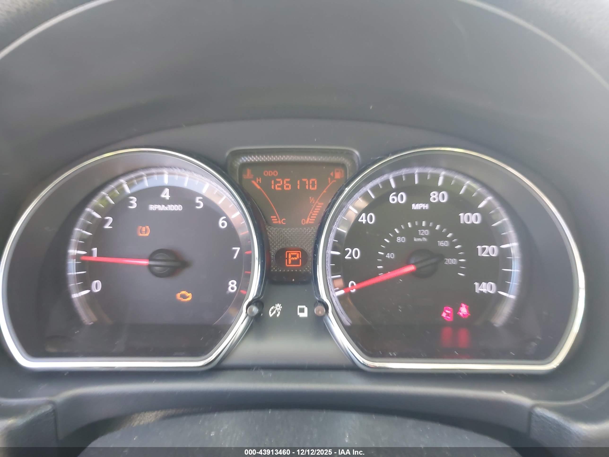 NISSAN VERSA image 7
