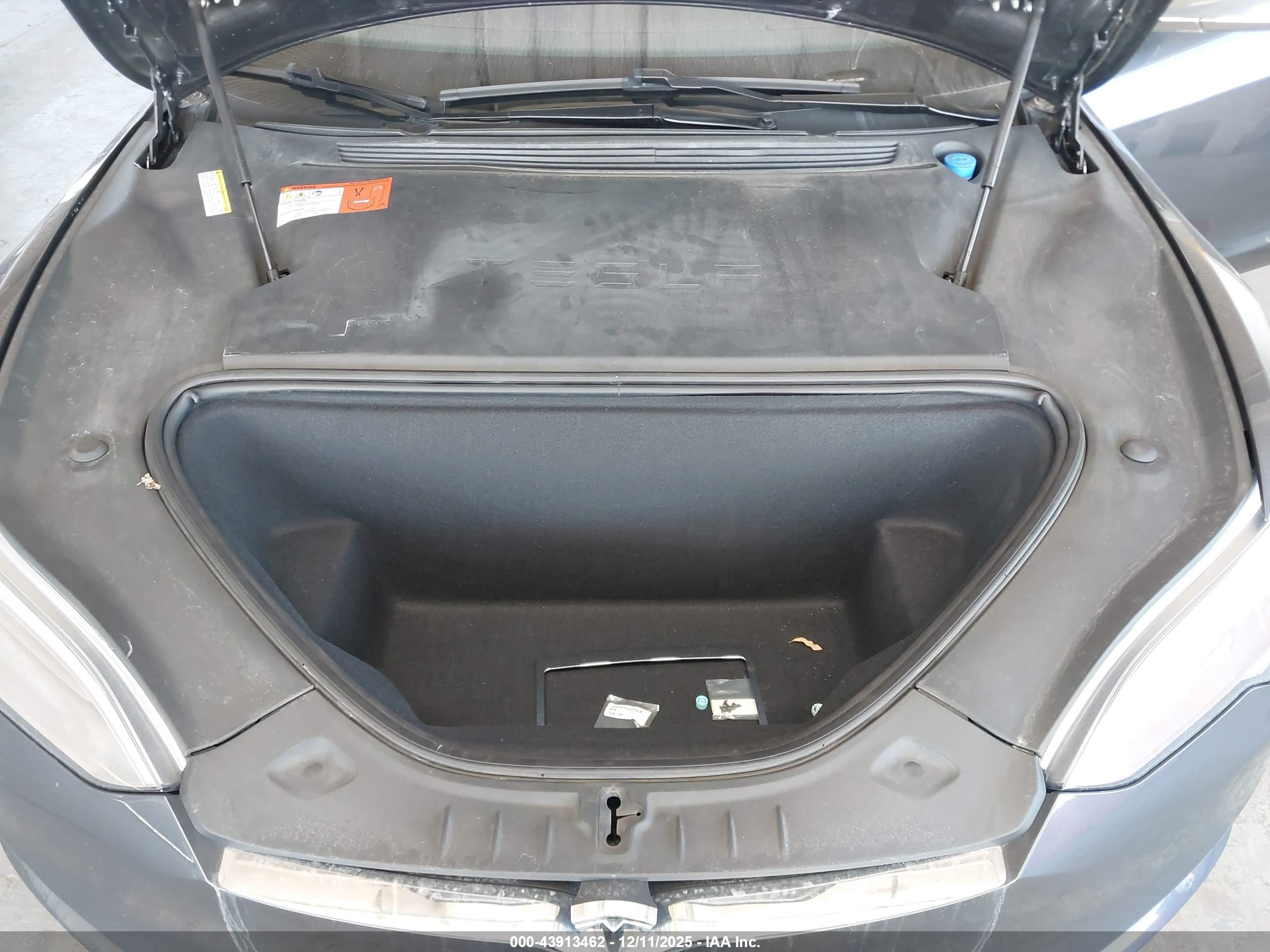 TESLA MODEL image 10