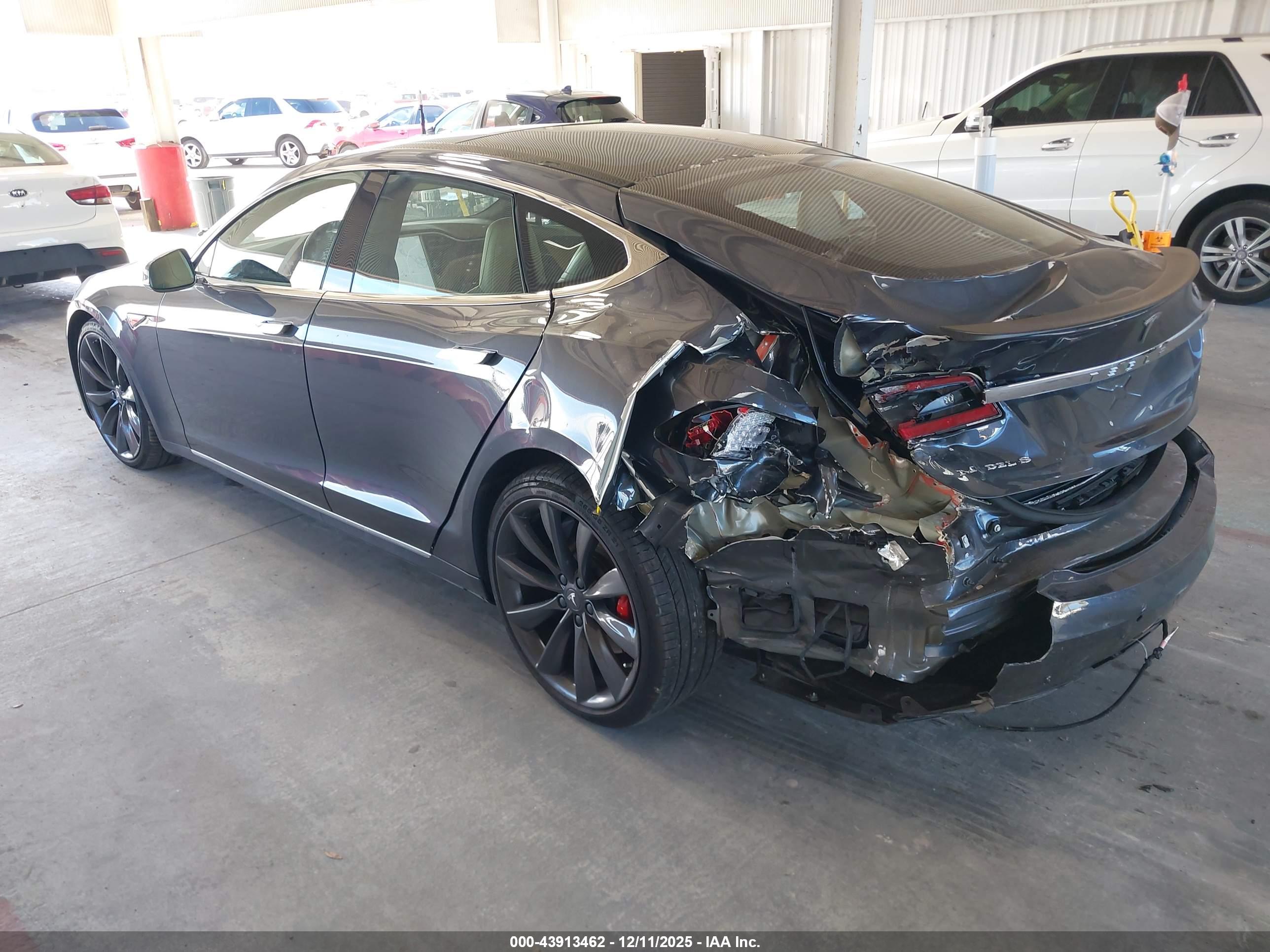 TESLA MODEL image 3