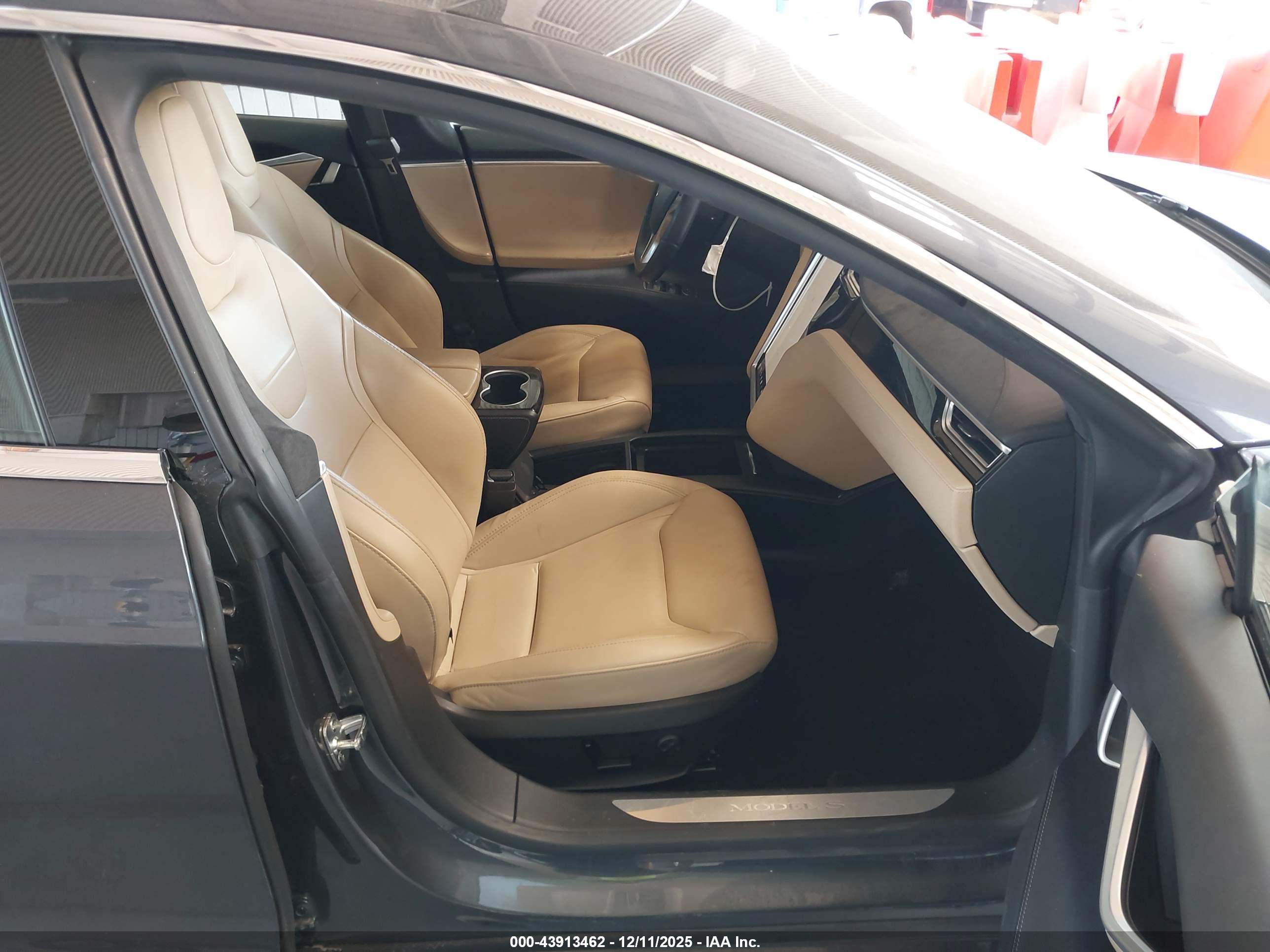 TESLA MODEL image 5