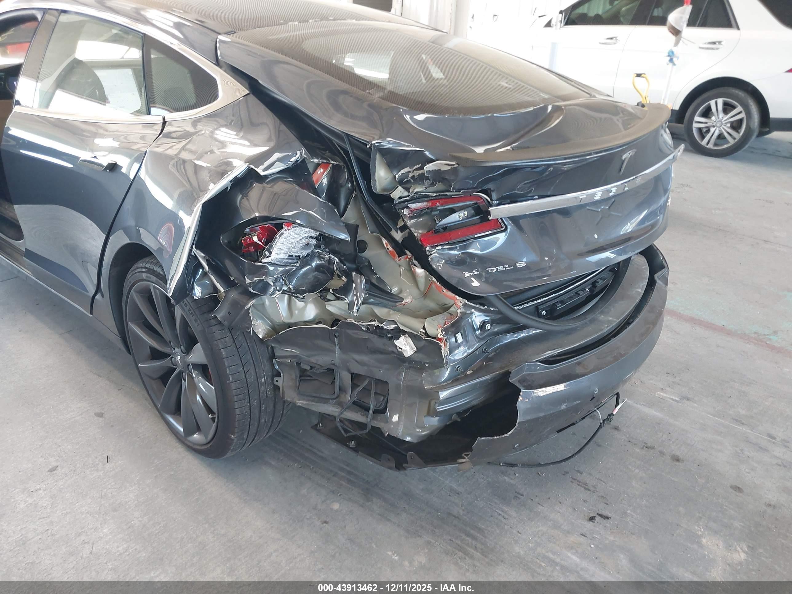 TESLA MODEL image 6