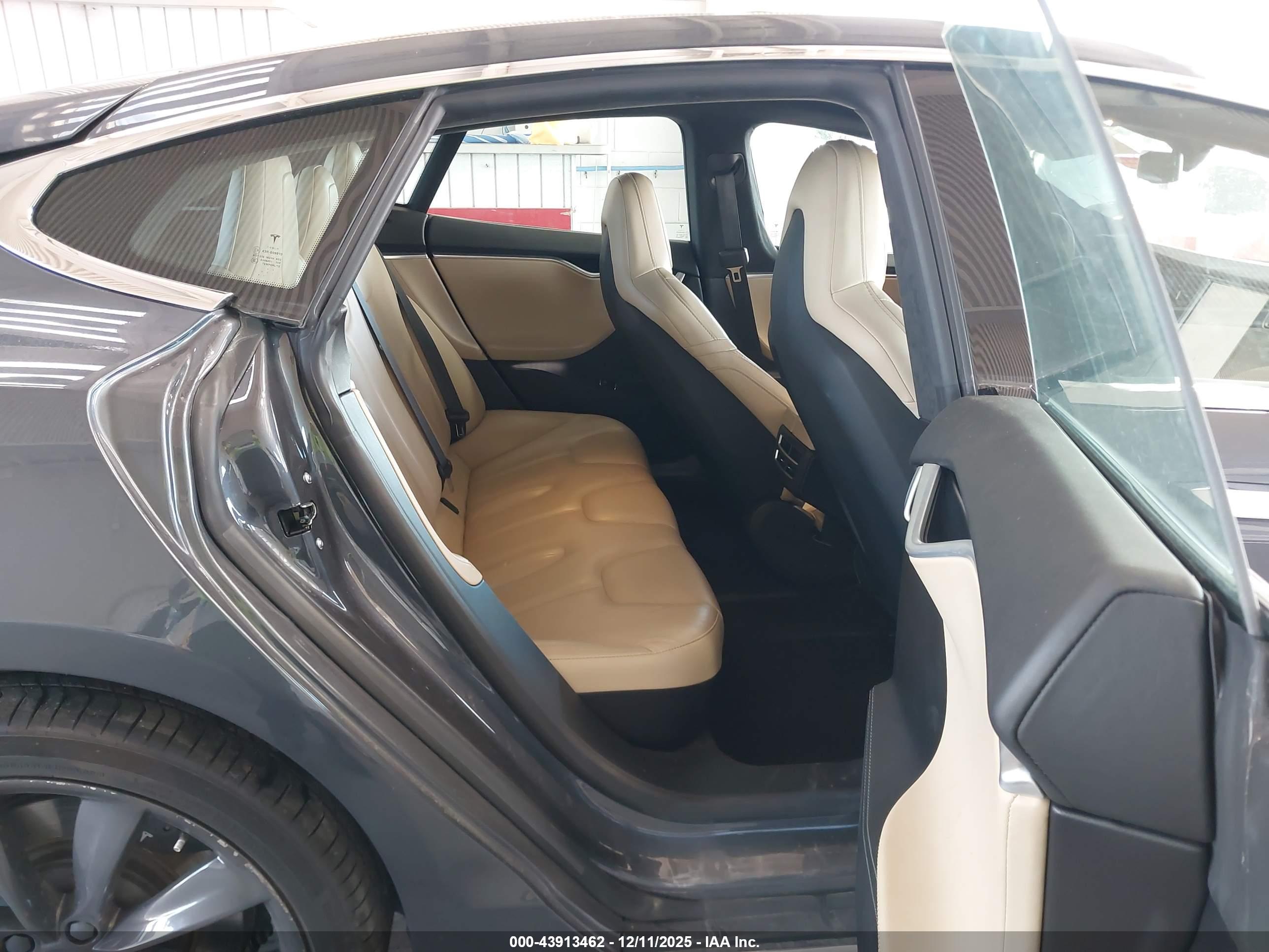 TESLA MODEL image 8
