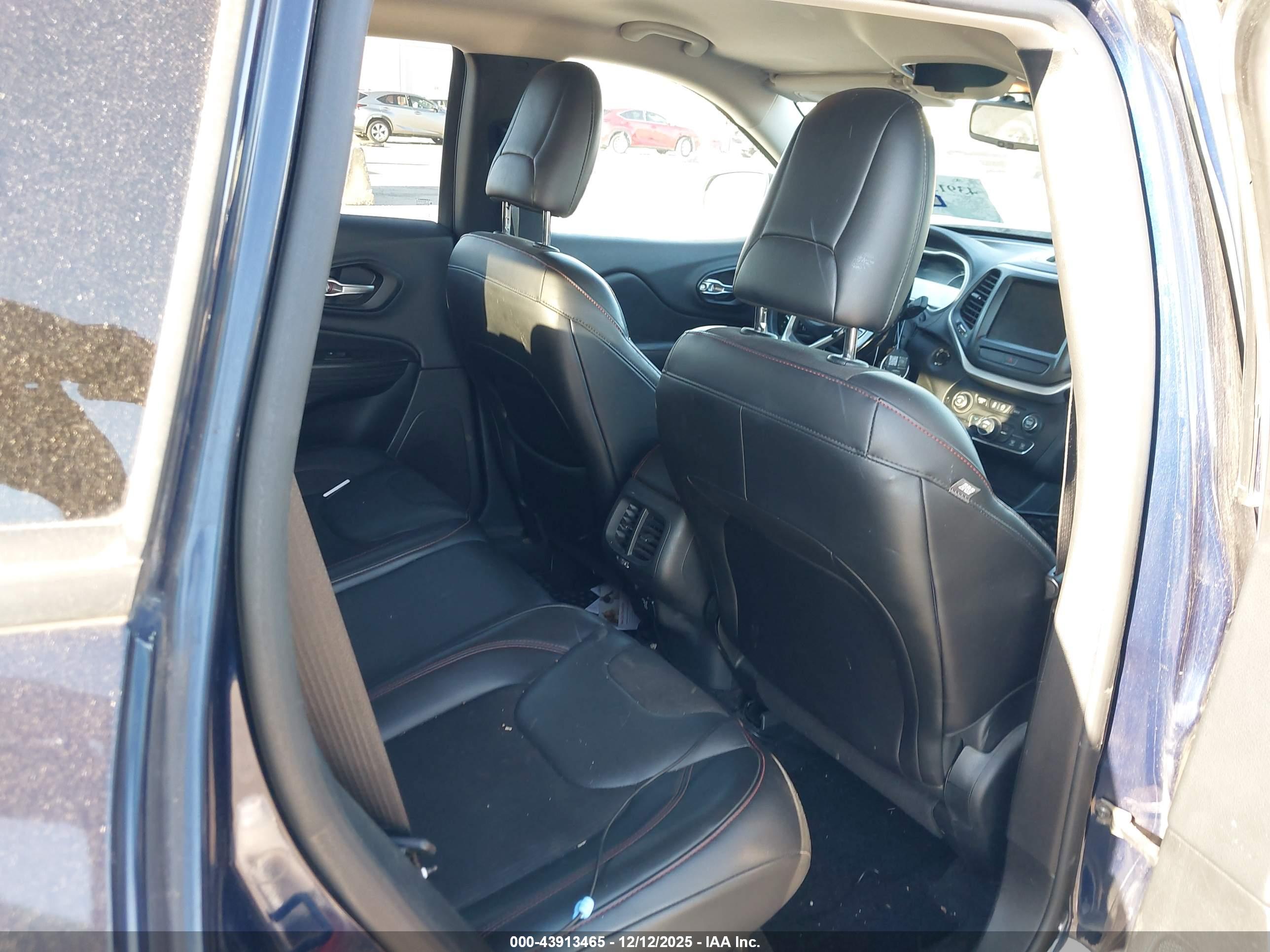 JEEP CHEROKEE image 8