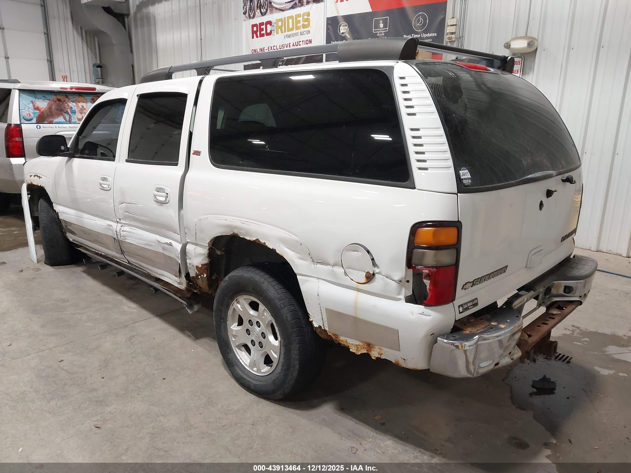CHEVROLET SUBURBAN image 3