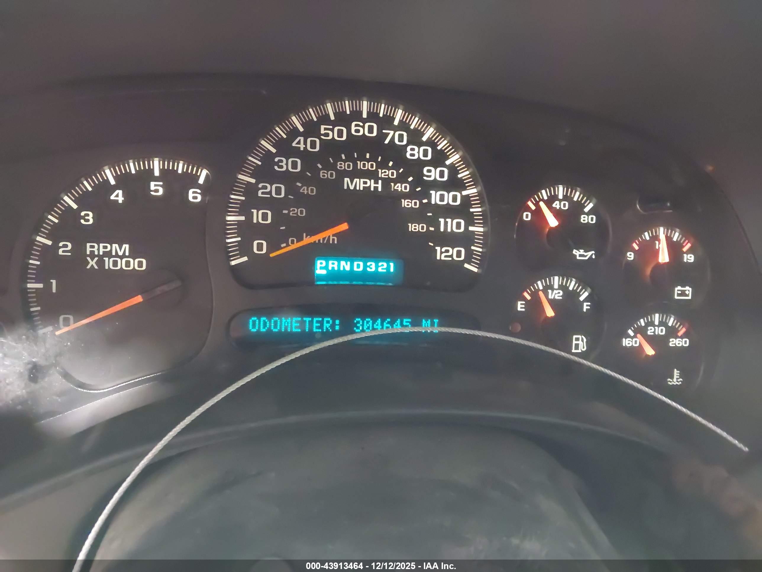 CHEVROLET SUBURBAN image 7