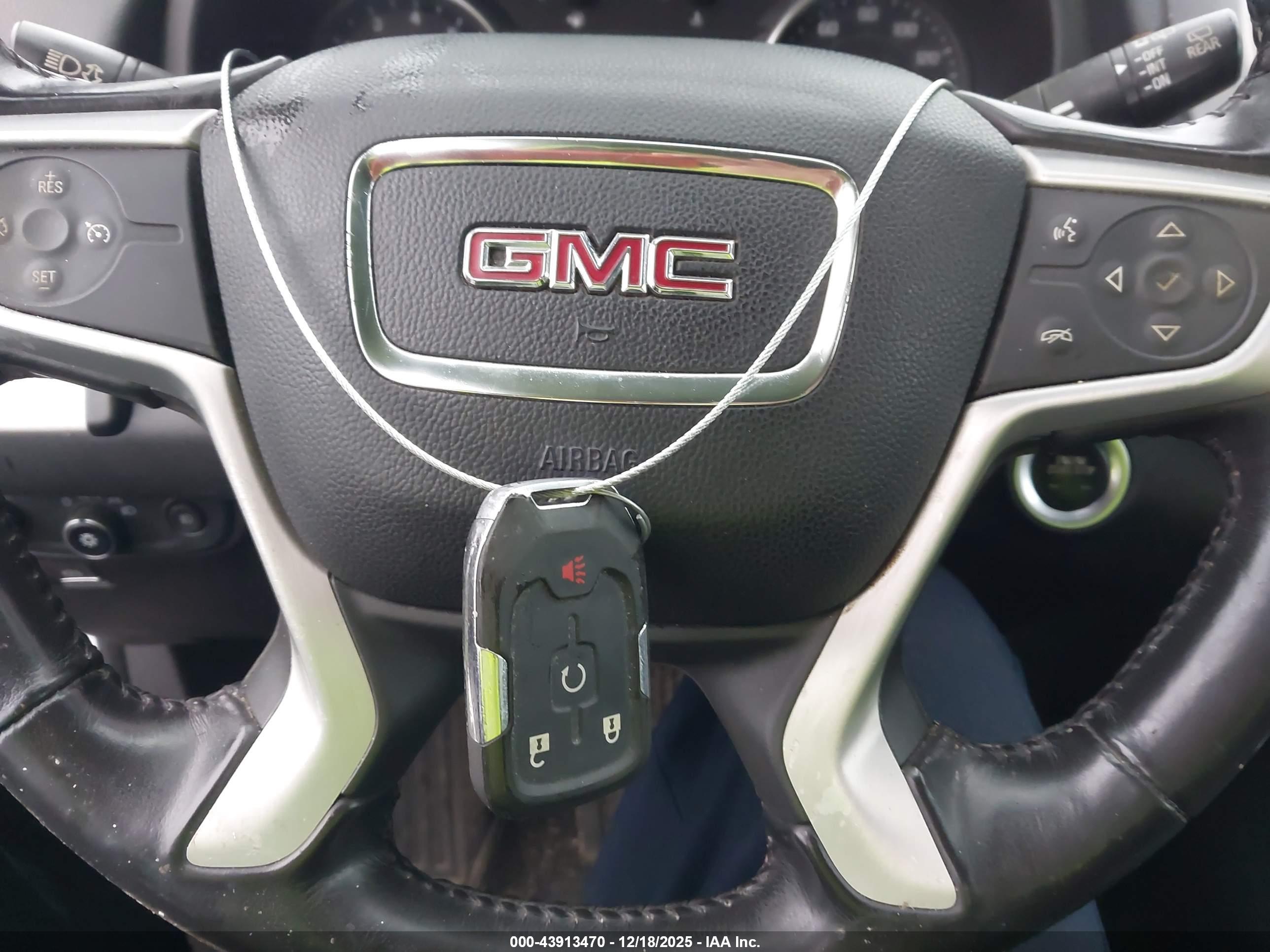 GMC TERRAIN image 11