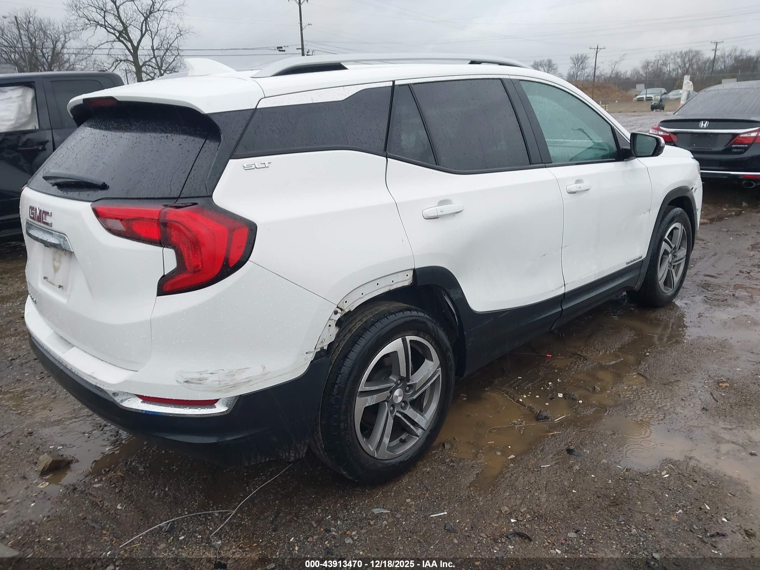 GMC TERRAIN image 4