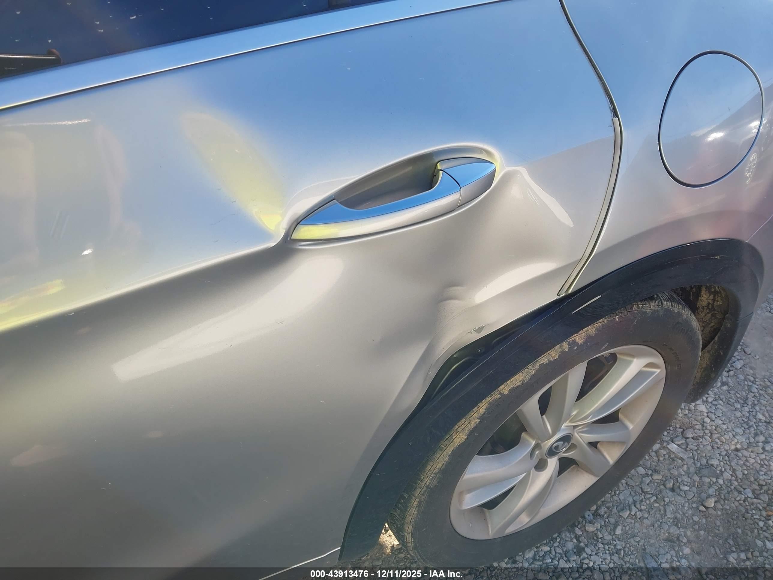 INFINITI QX30 image 6