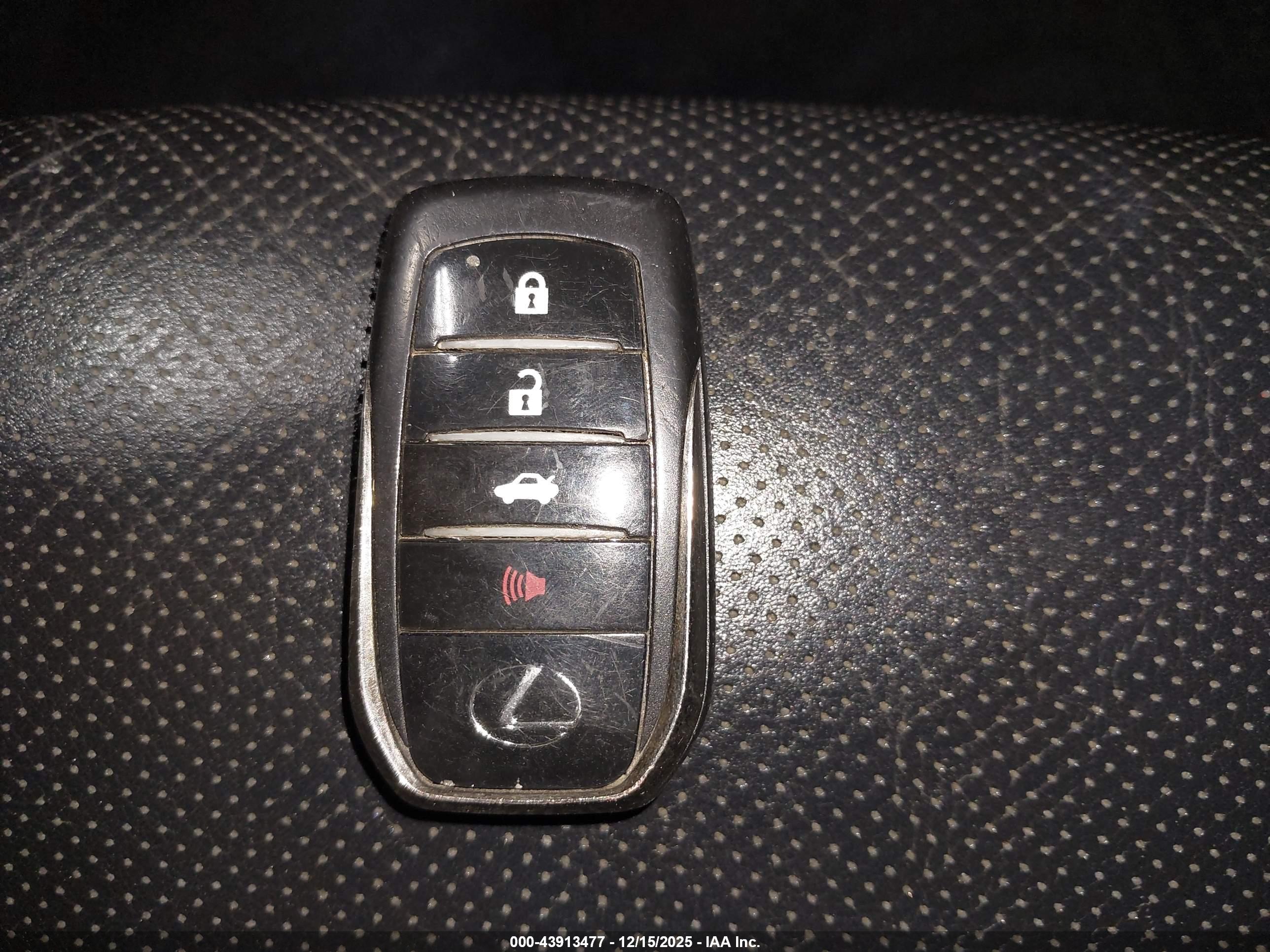LEXUS IS image 11
