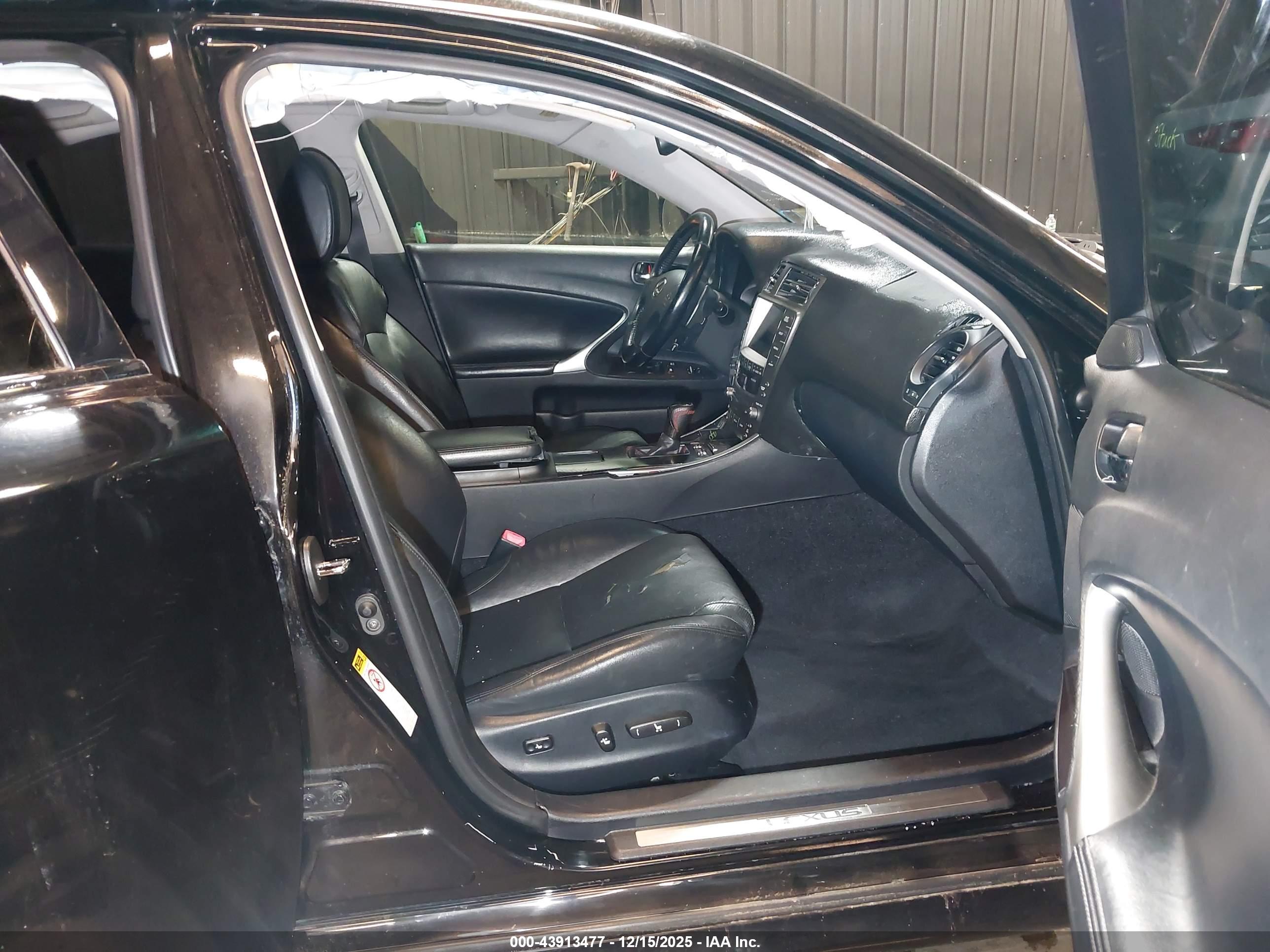 LEXUS IS image 5