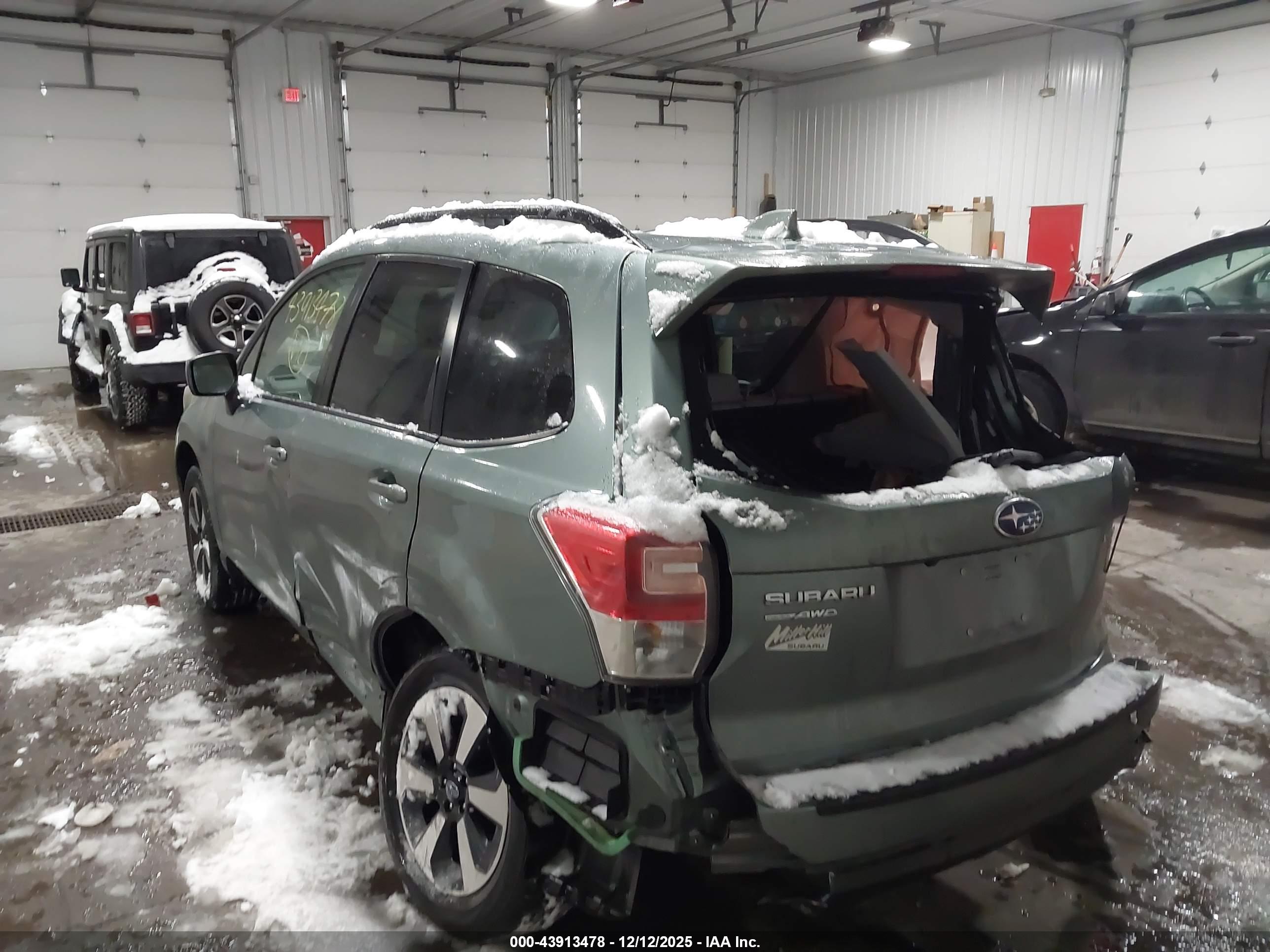 SUBARU FORESTER image 6