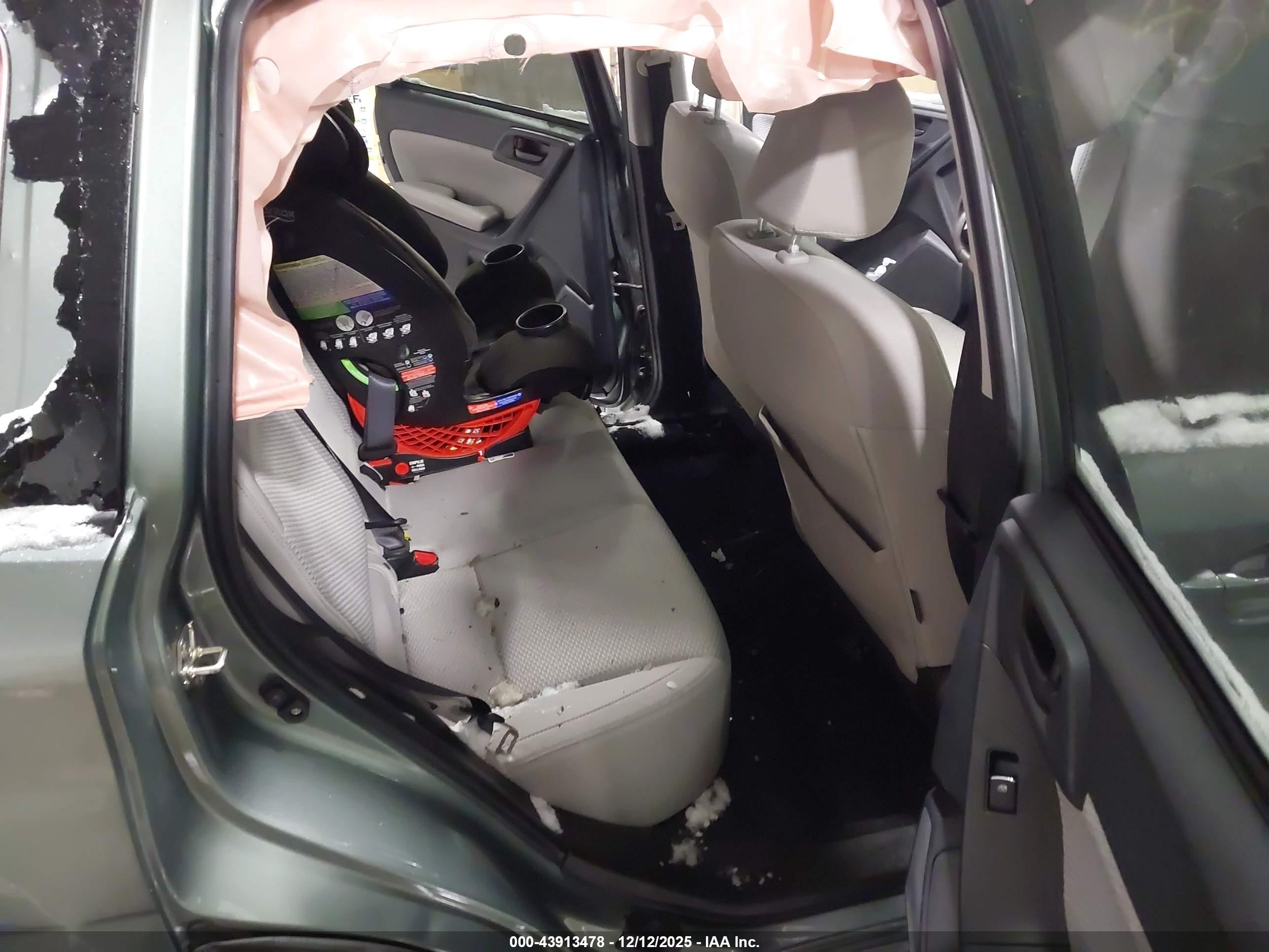 SUBARU FORESTER image 8