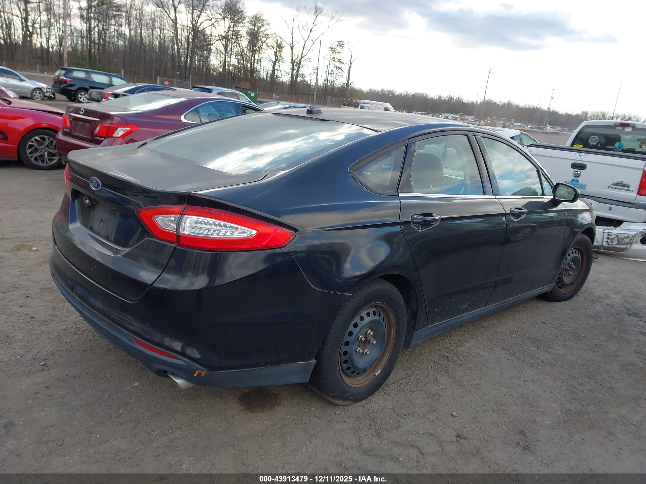 FORD FUSION image 4