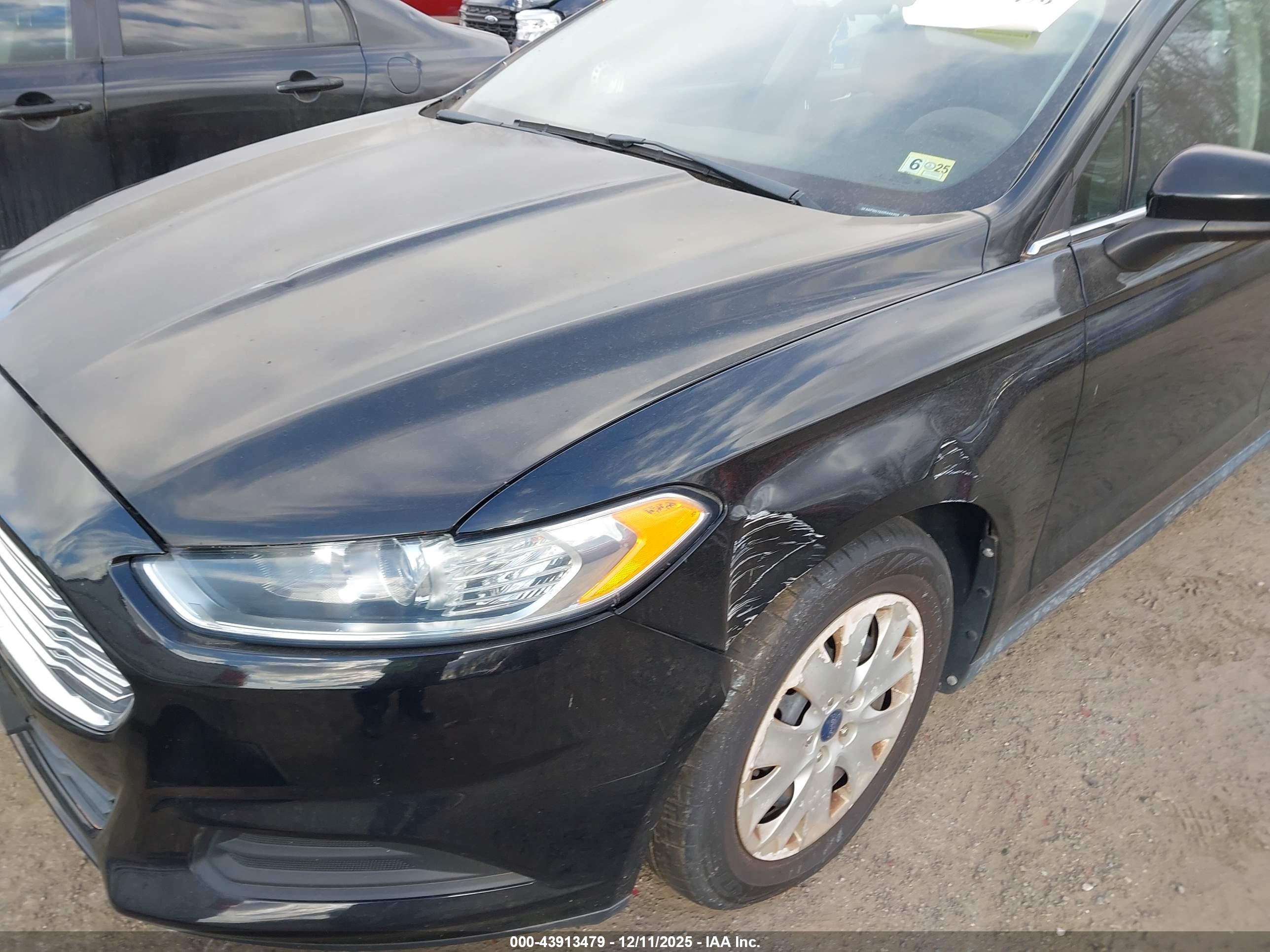 FORD FUSION image 6