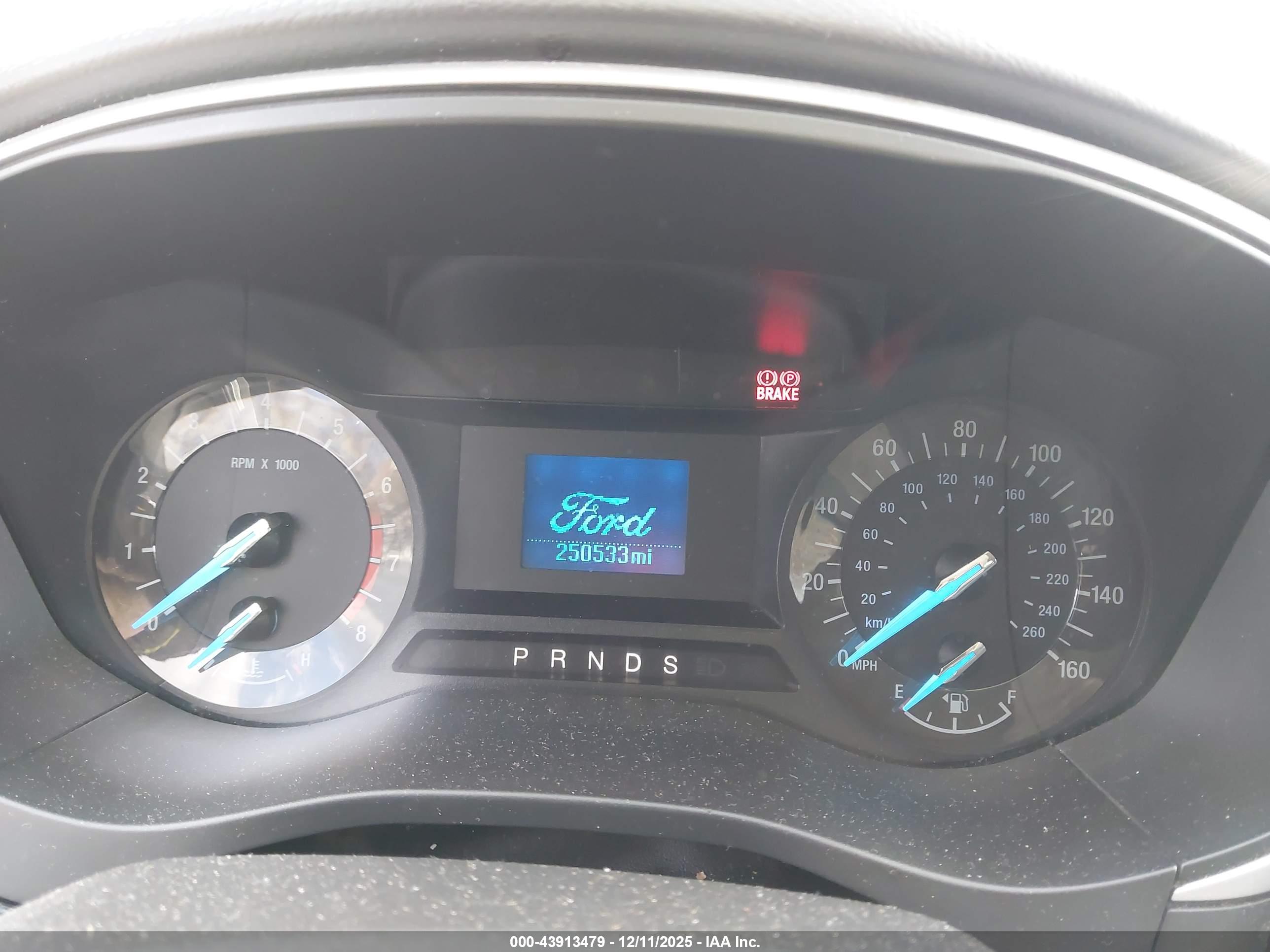 FORD FUSION image 7
