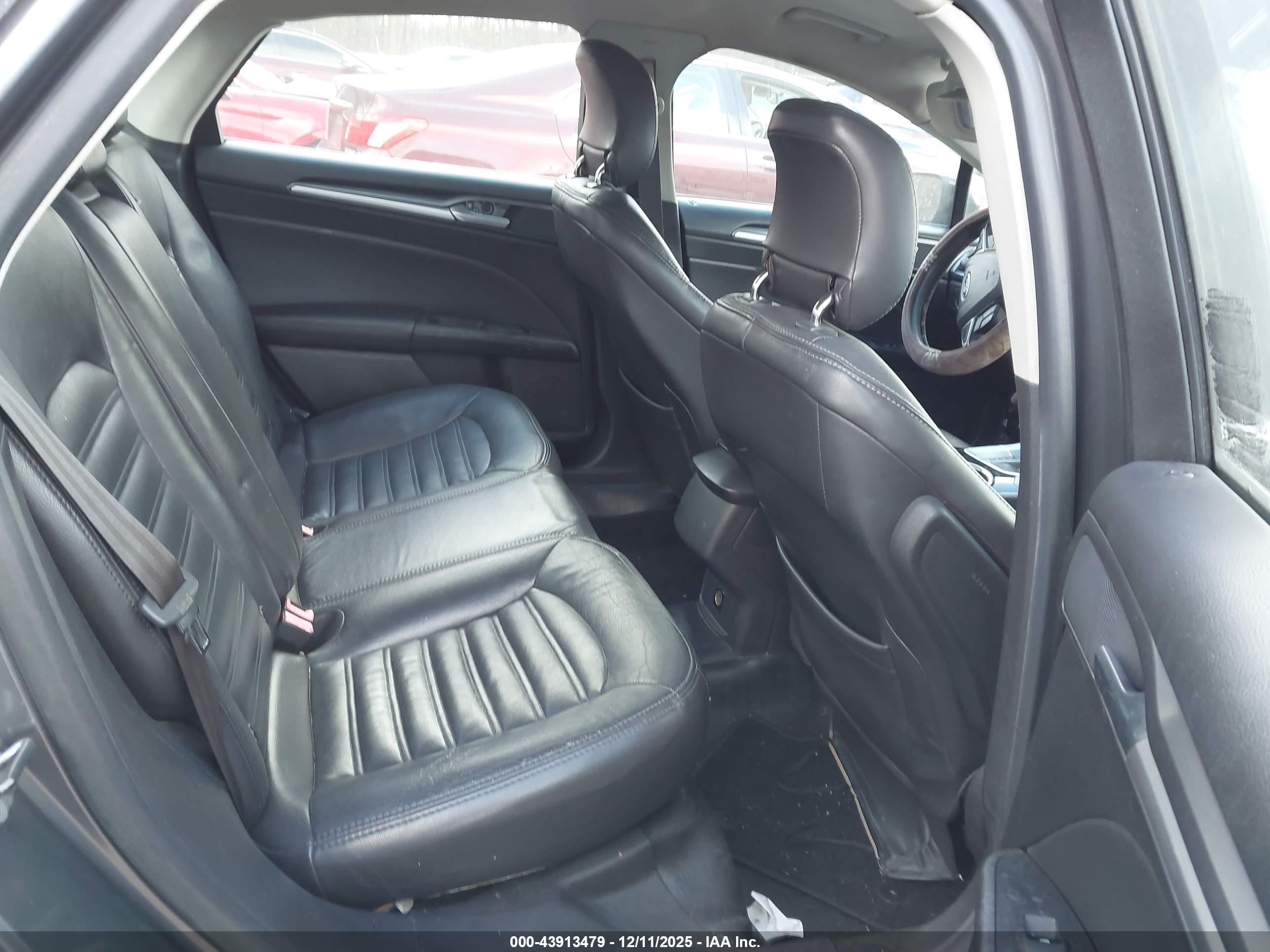FORD FUSION image 8